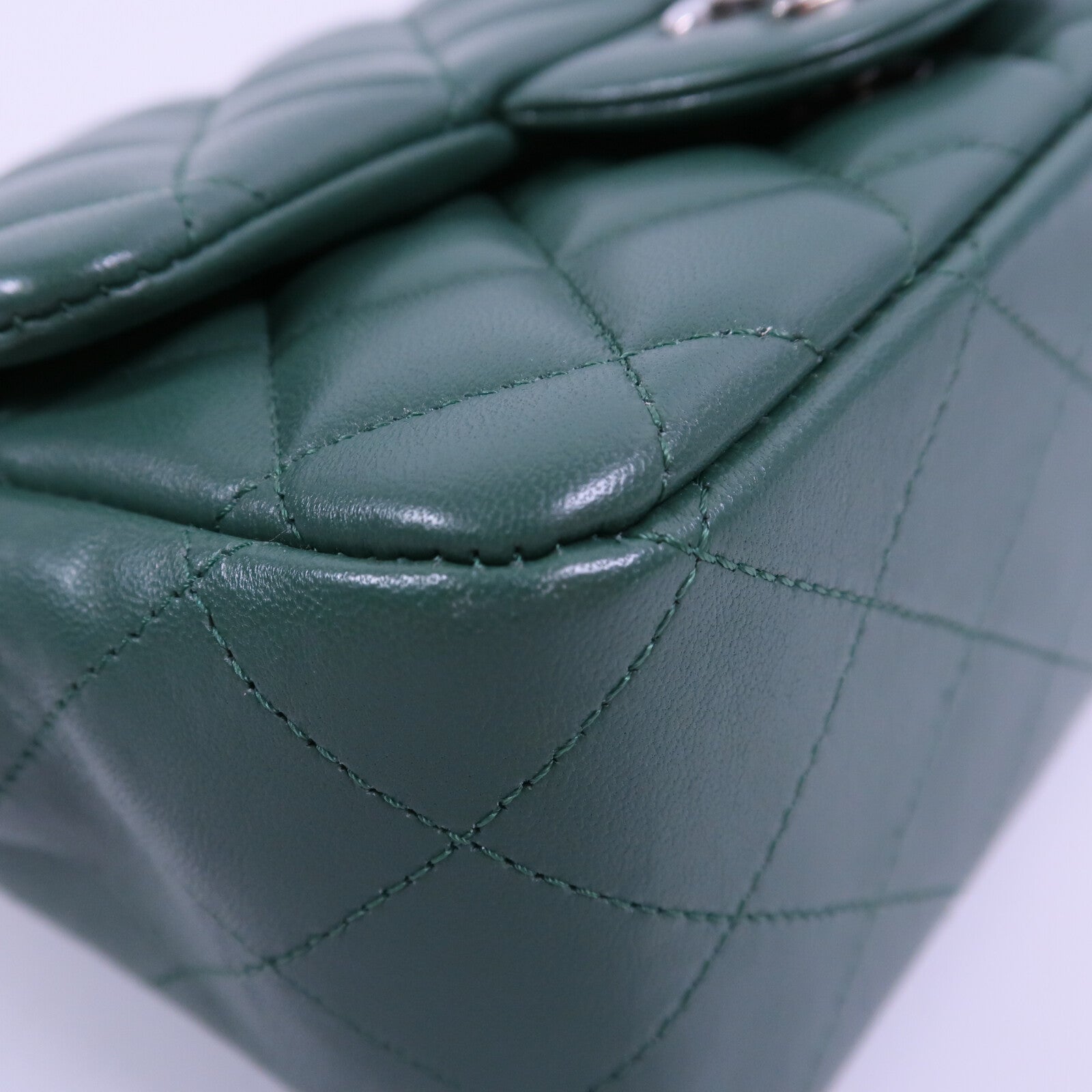 CHANEL 羊皮皮革Mini Classic 17鏈帶肩背袋