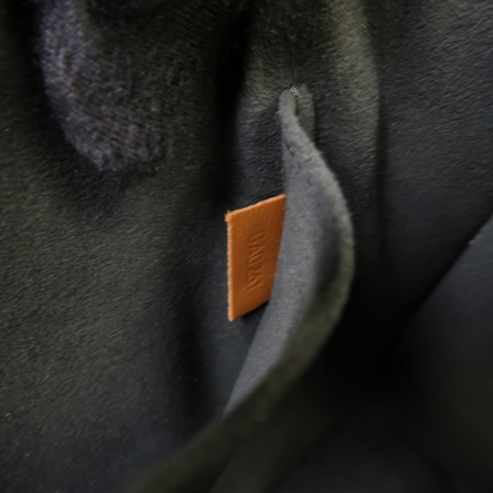 LOUIS VUITTON Monogram Reverse Dauphine金扣肩背袋啡色