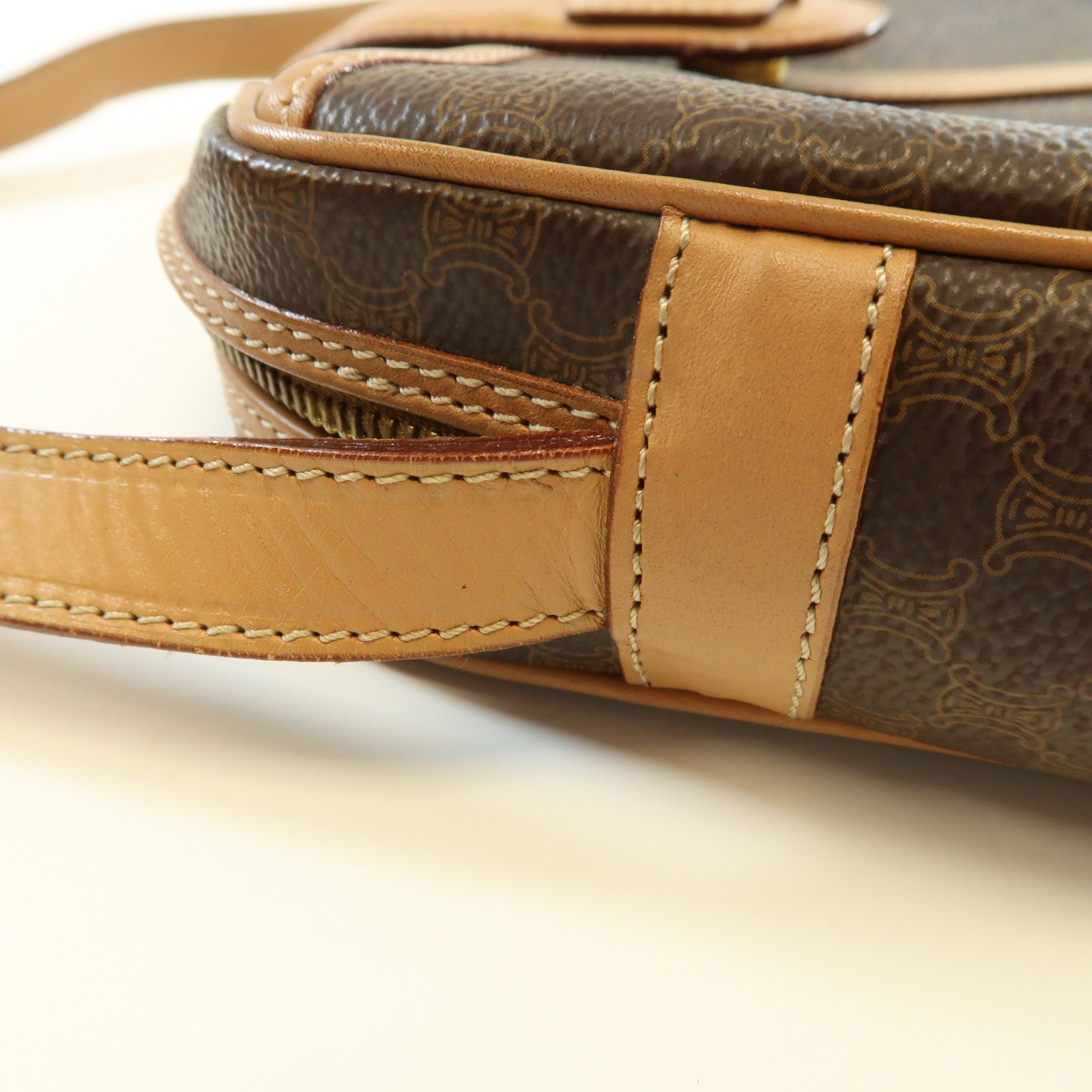 CELINE 塗層帆布Macadam Blason金扣肩背袋啡色