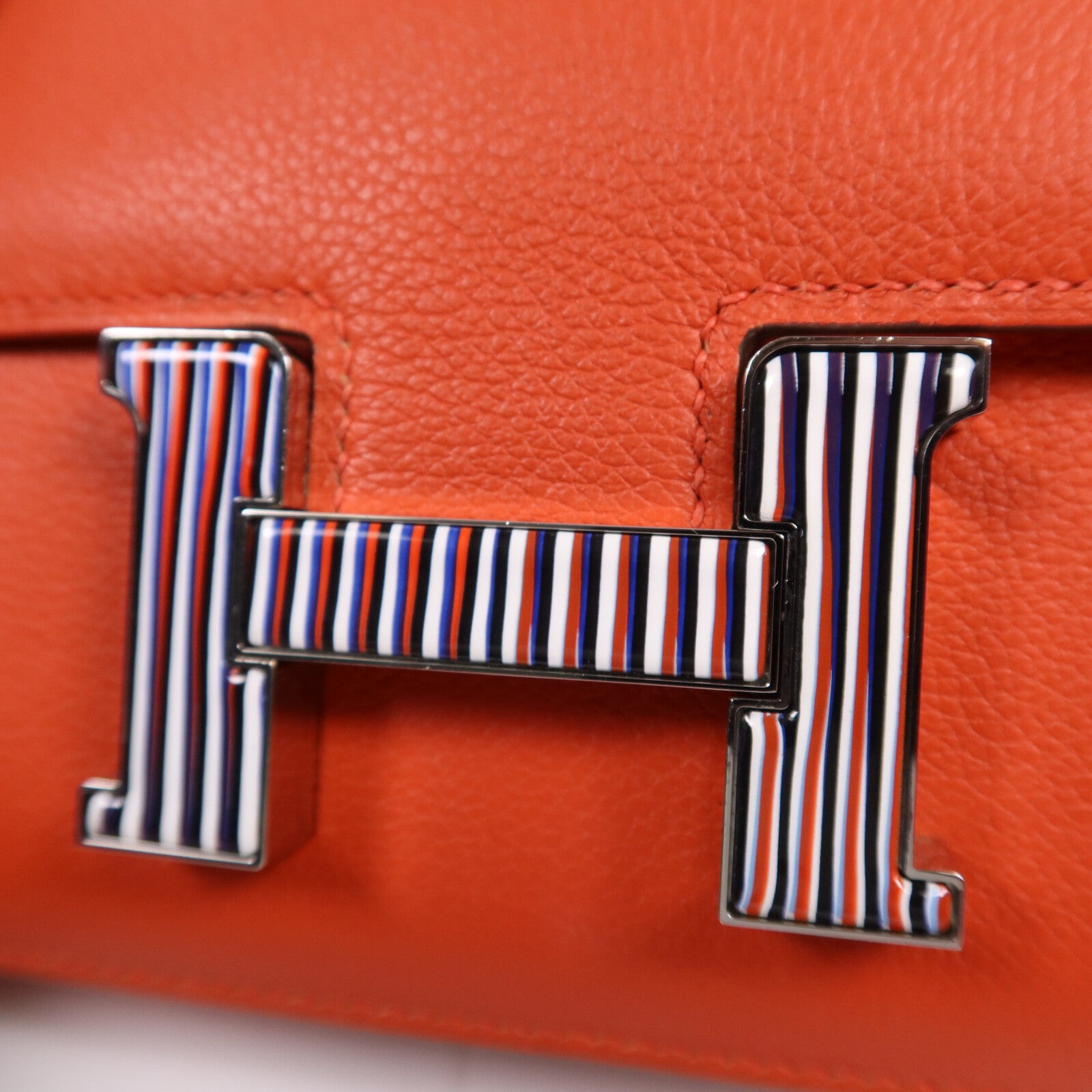 HERMES Evercolor皮革Constance Mini銀扣肩背袋Capucine