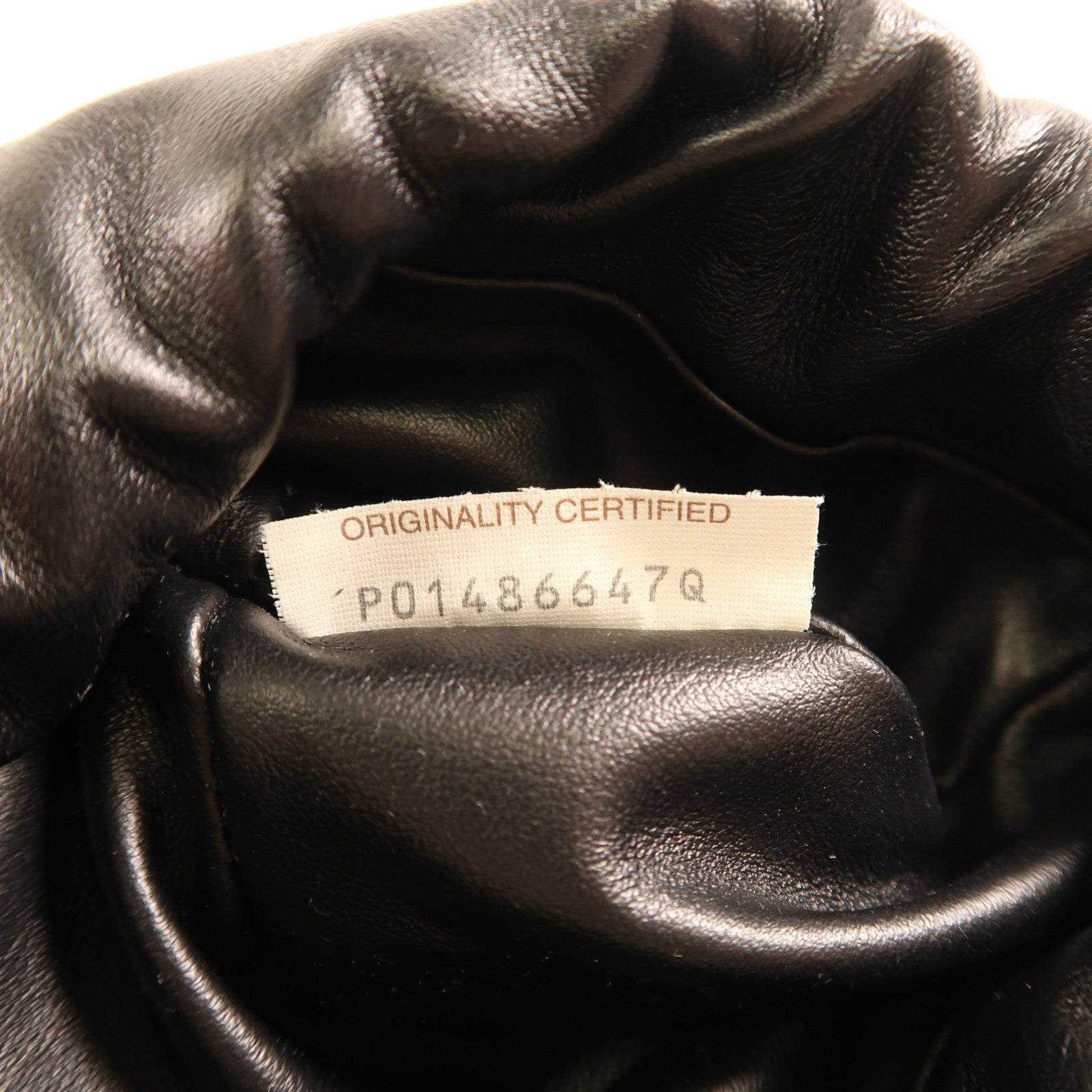BOTTEGA VENETA 羊皮皮革The Bulb Mini Pouch金扣肩背袋