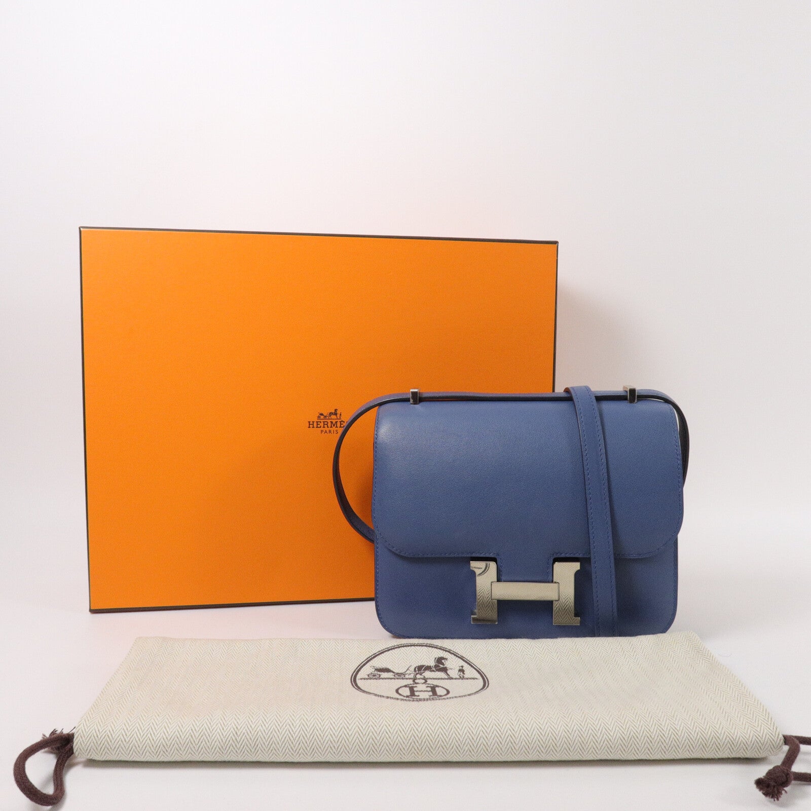 HERMES Swift皮革Constance Mini肩背袋Bleu Agate