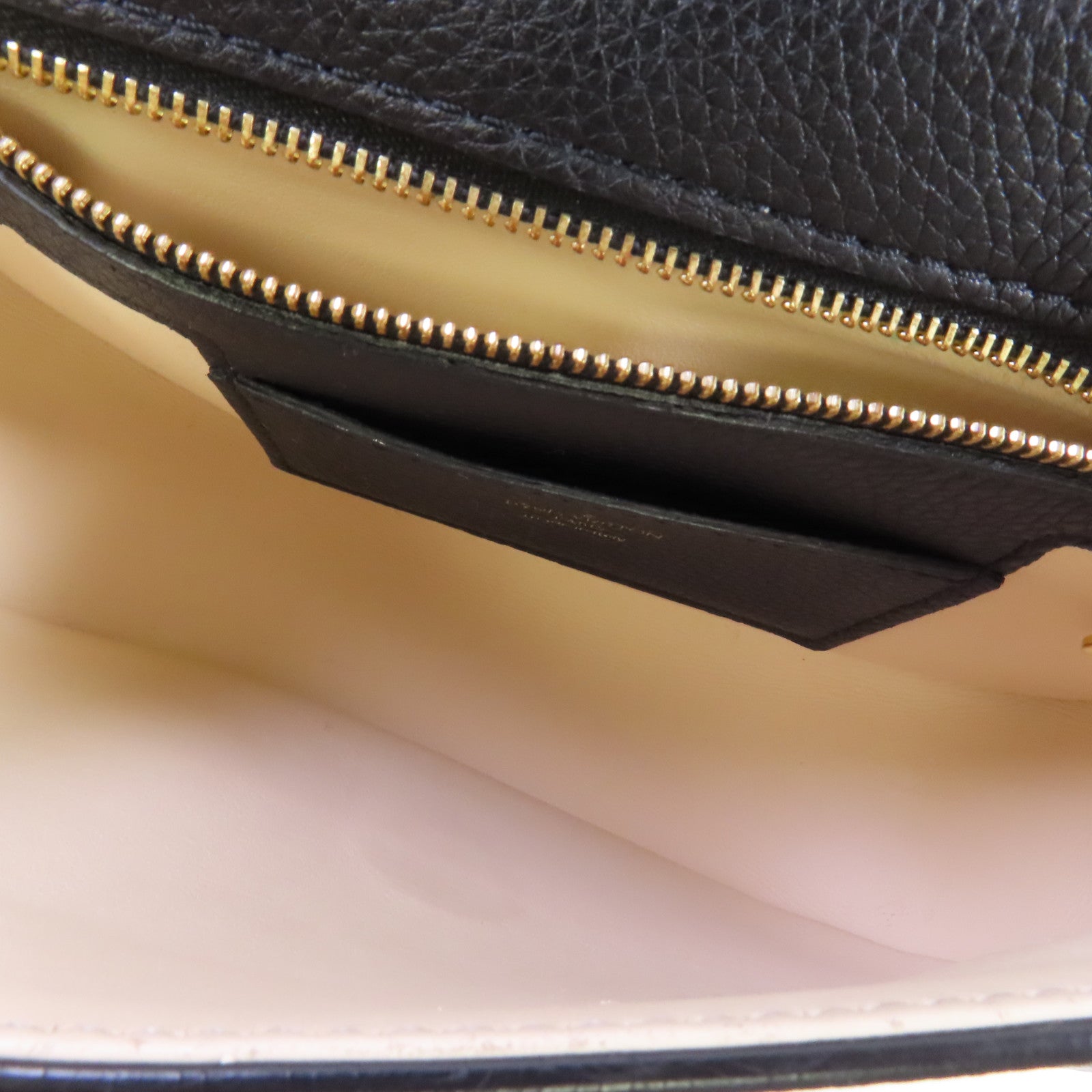 LOUIS VUITTON 牛皮皮革Pont 9 Soft MM金扣肩背袋黑色