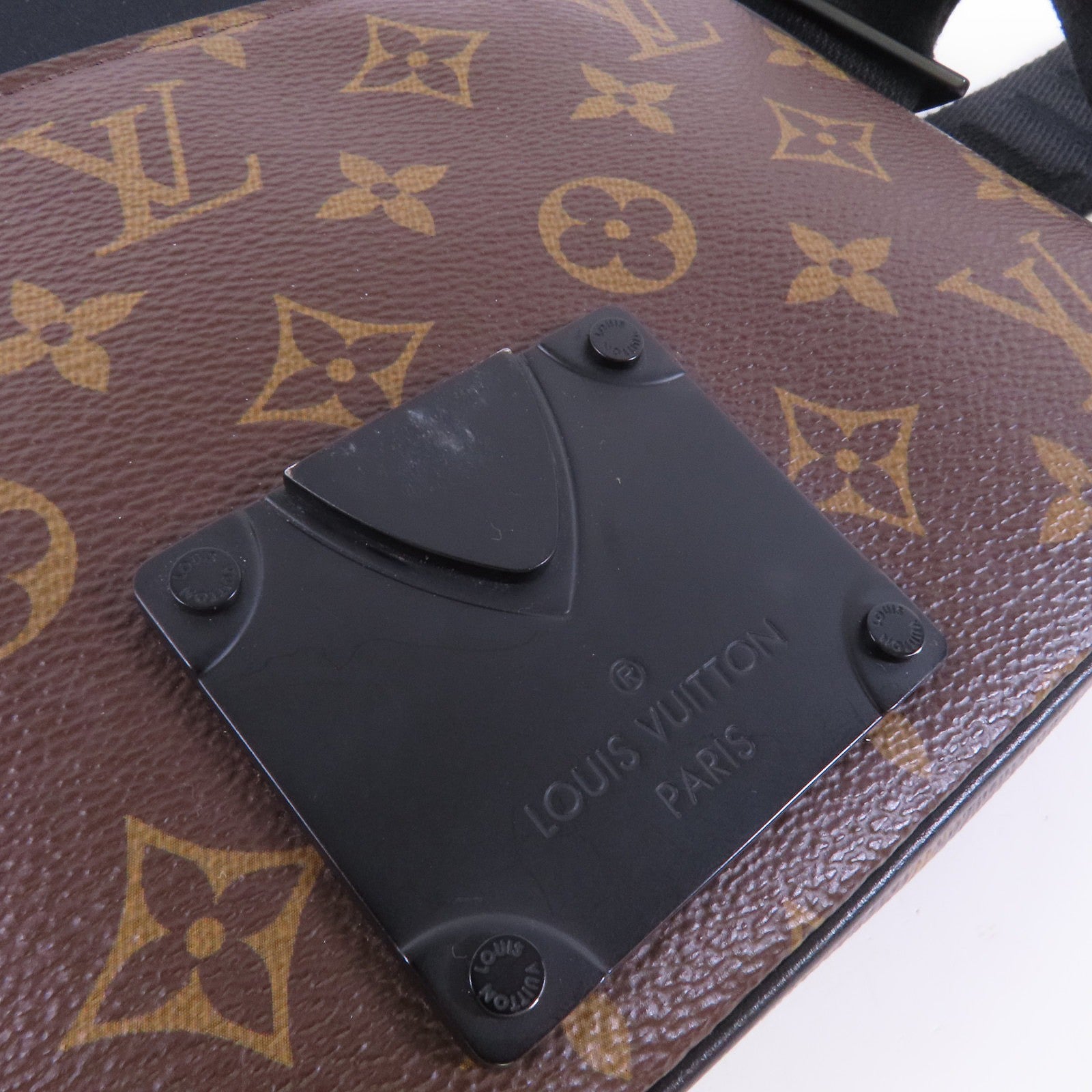 LOUIS VUITTON Monogram S Lock Sling Waist Bag腰包