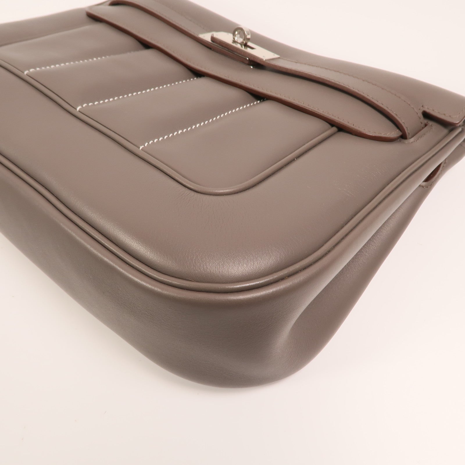 HERMES Swift皮革Berline 28銀扣肩背袋Etain