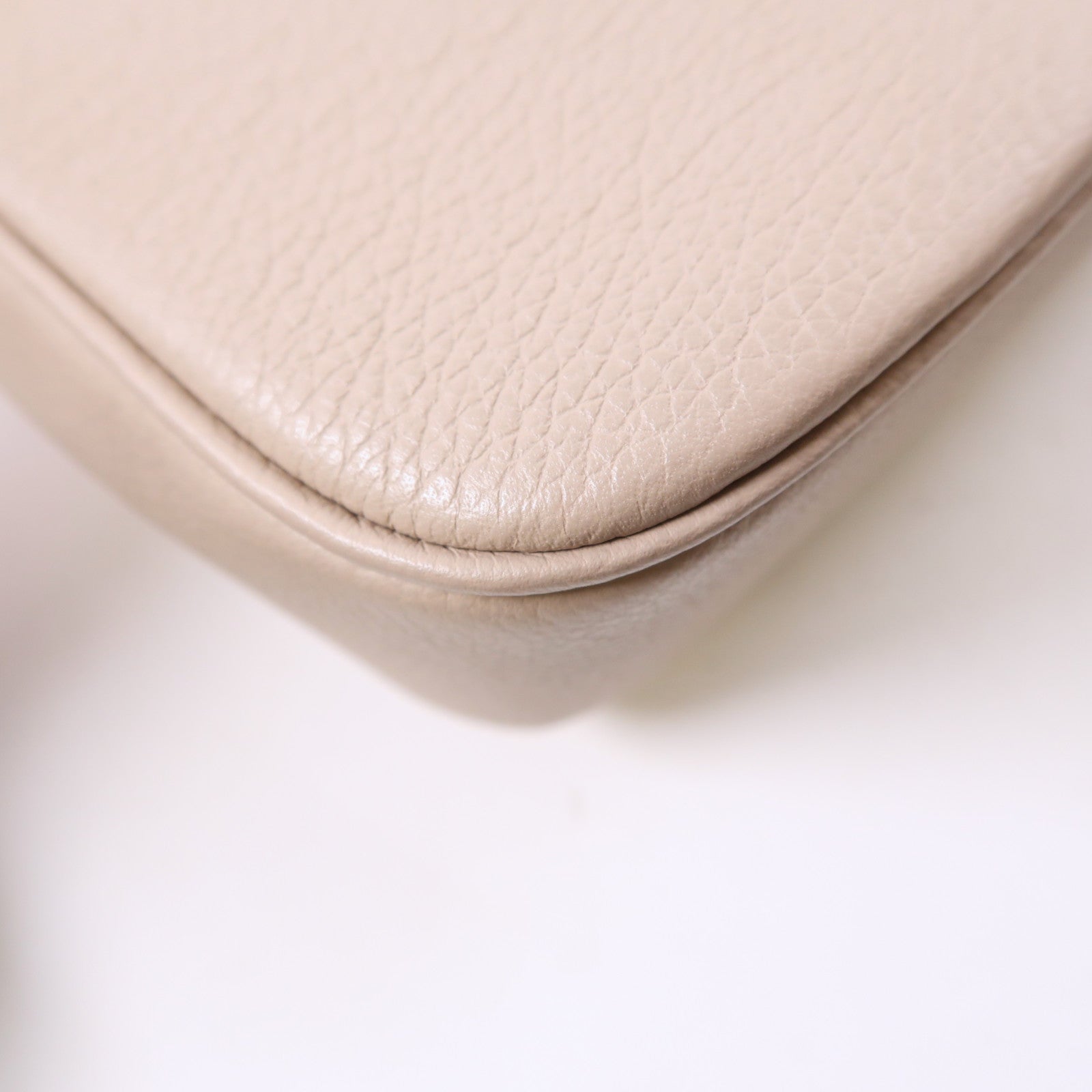 LOUIS VUITTON 牛皮皮革Lockme Tender金扣肩背袋米色
