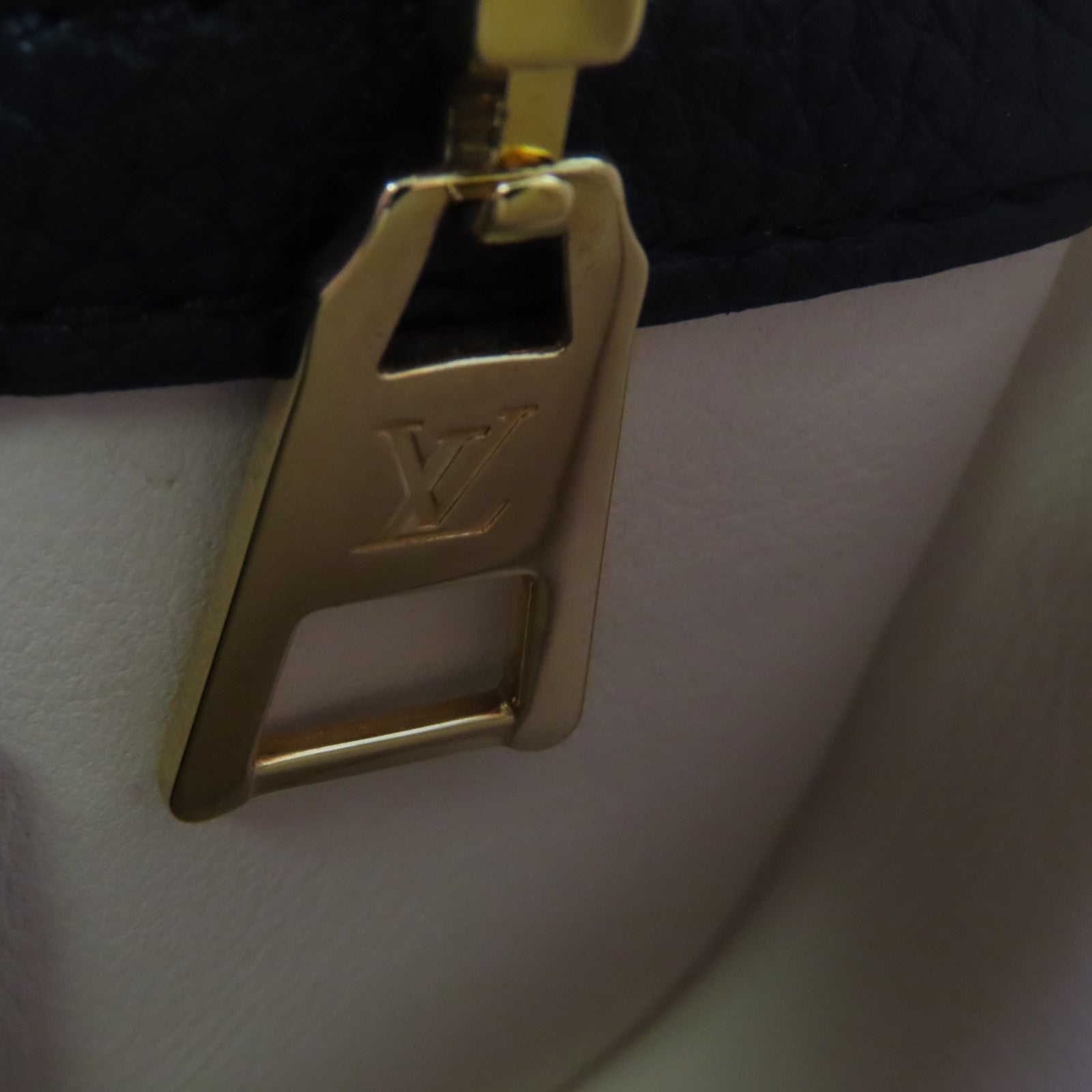 LOUIS VUITTON 牛皮皮革Pont 9 Soft MM金扣肩背袋黑色