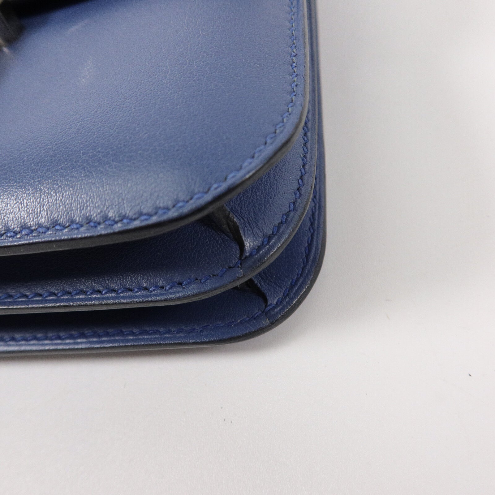 HERMES Swift皮革Constance Mini肩背袋Bleu Agate