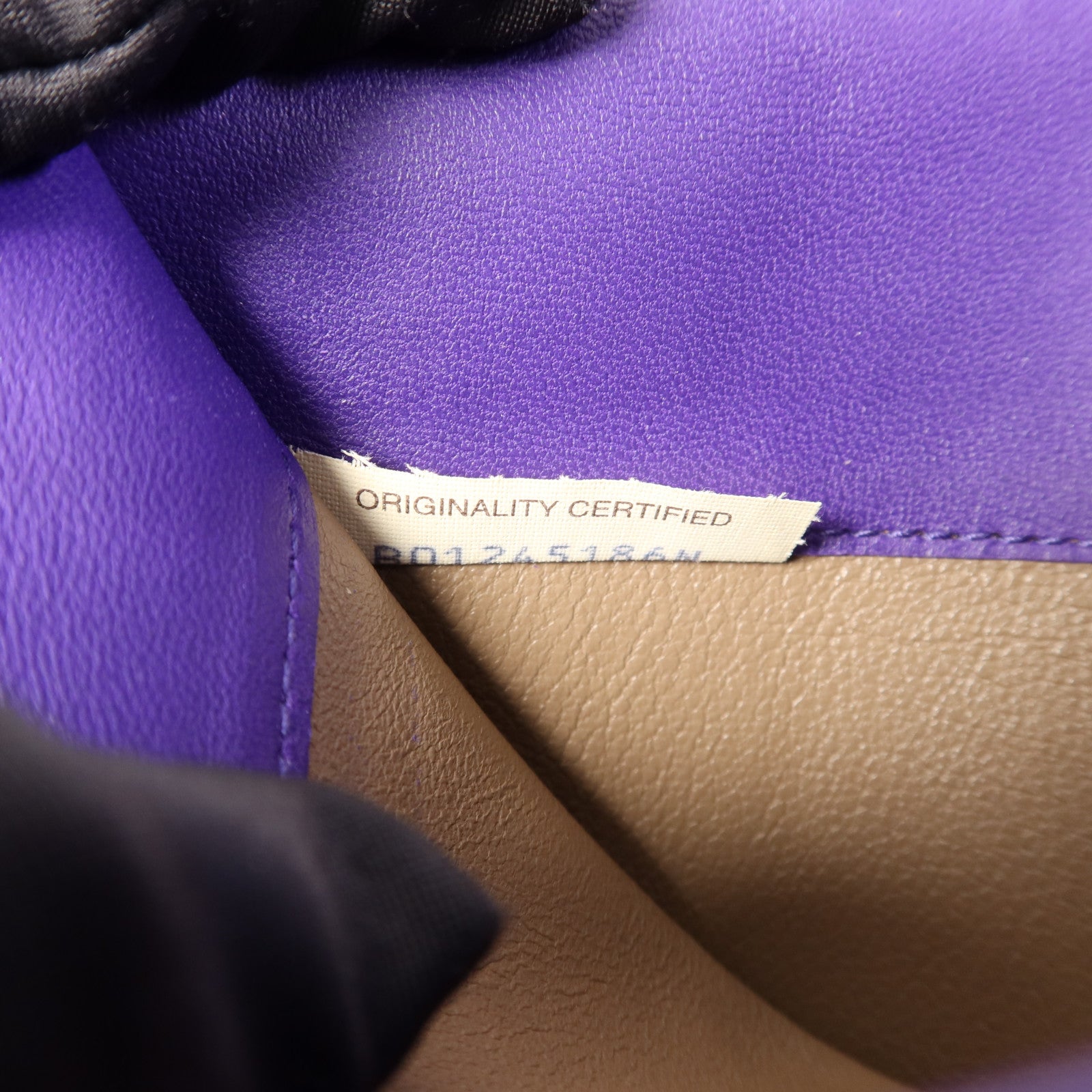 BOTTEGA VENETA 羊皮皮革Bifold Long Wallet長錢包