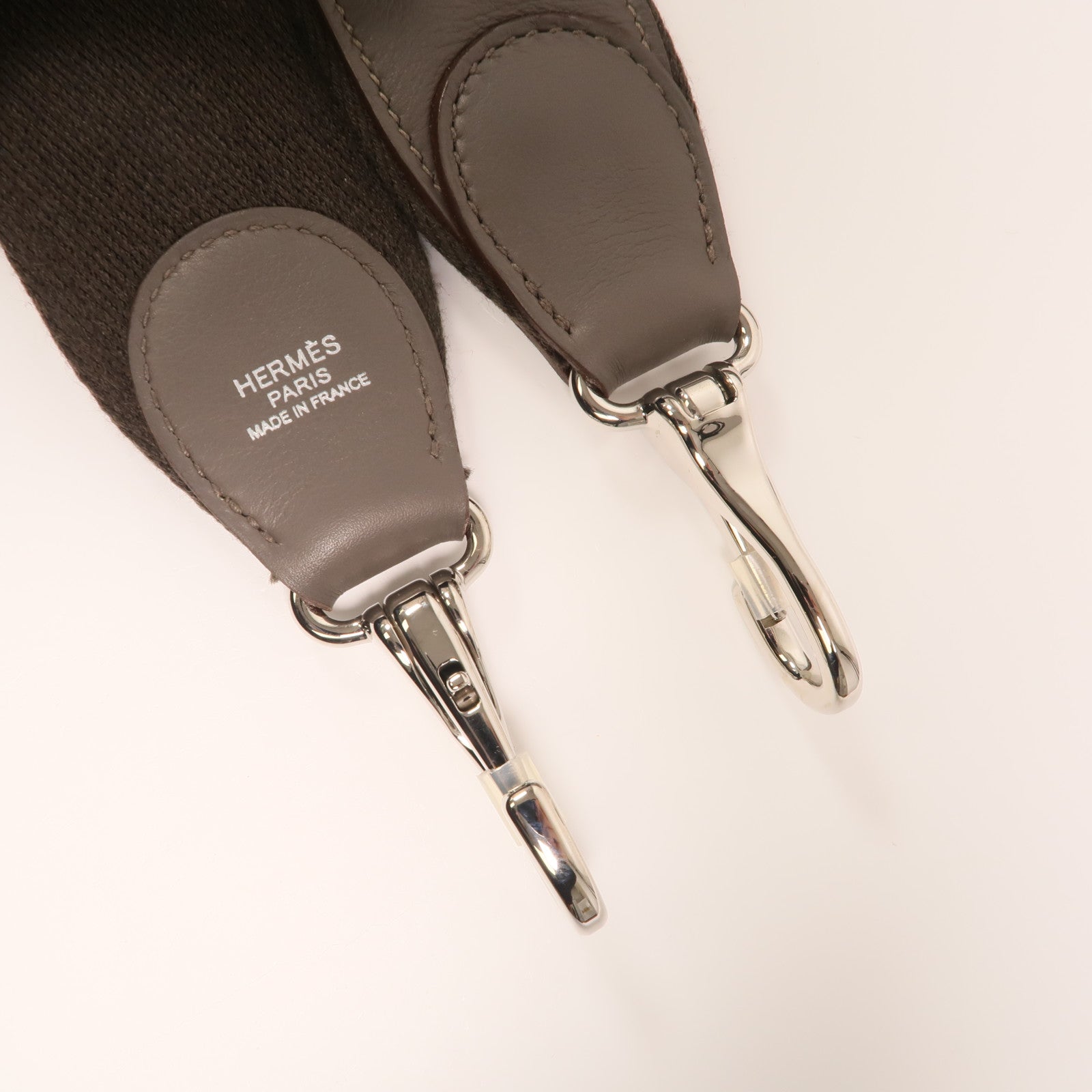 HERMES Swift皮革Berline 28銀扣肩背袋Etain