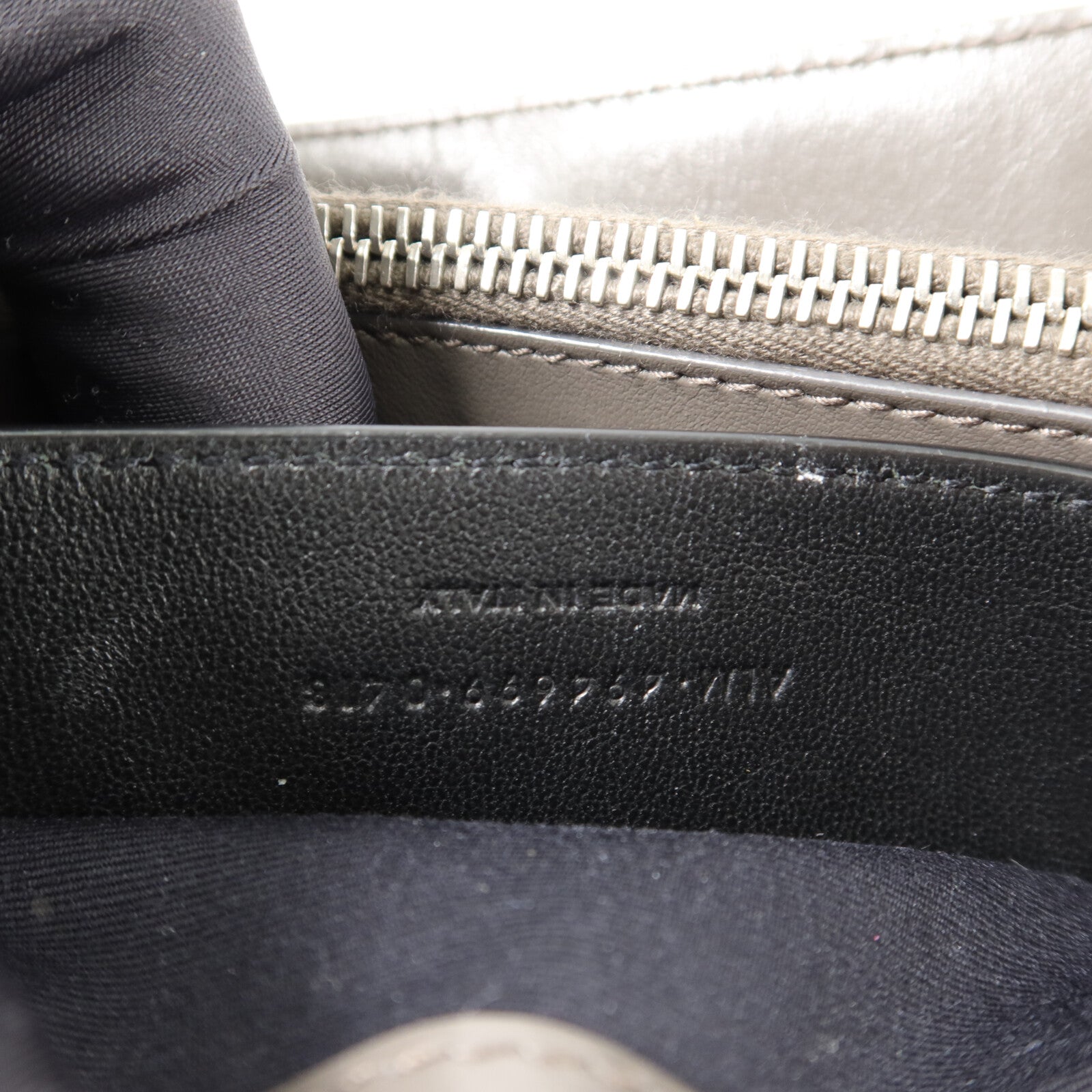 YVES SAINT LAURENT 牛皮皮革Lou Lou Small鏈帶肩背袋