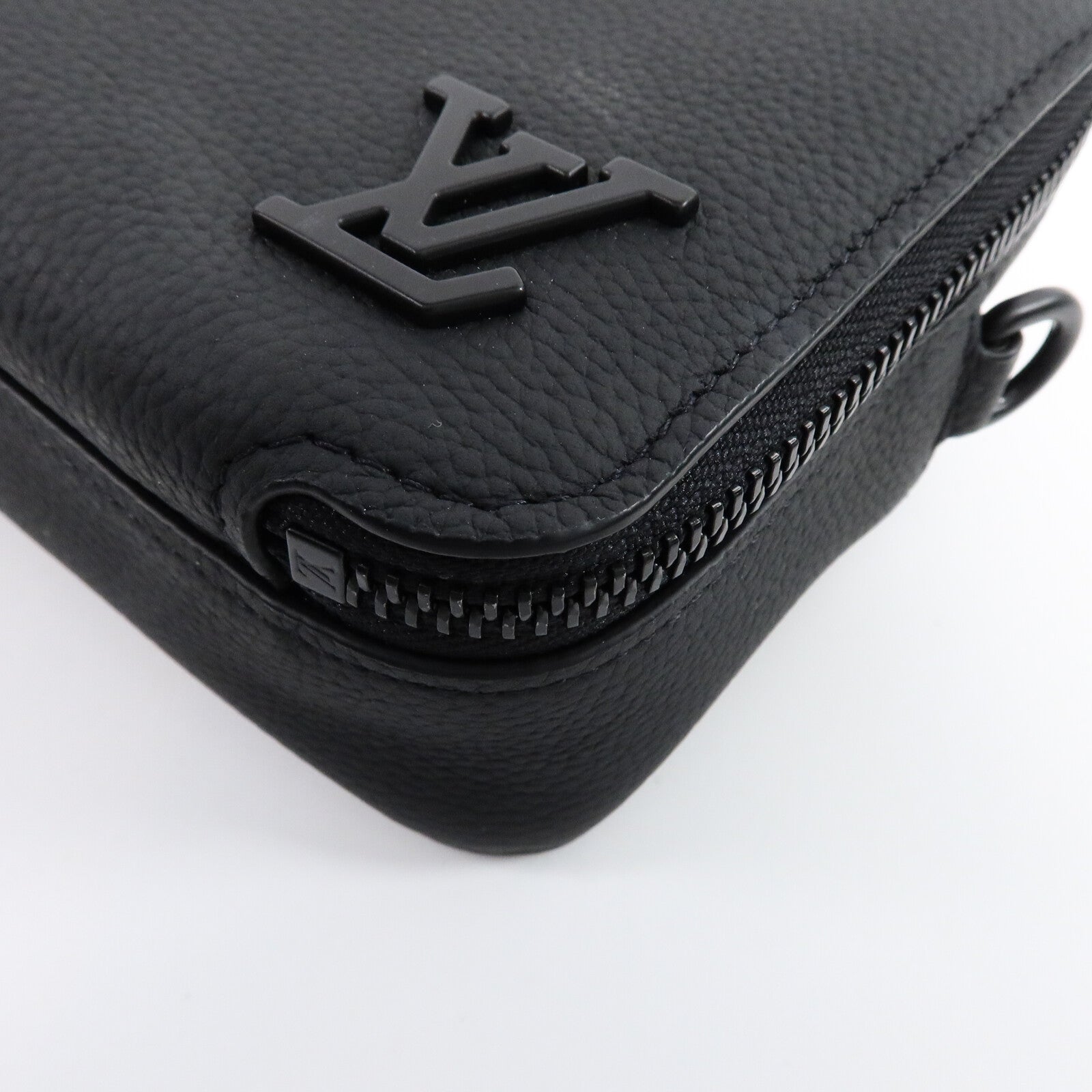 LOUIS VUITTON 牛皮皮革Alpha Wearable Wallet肩背袋