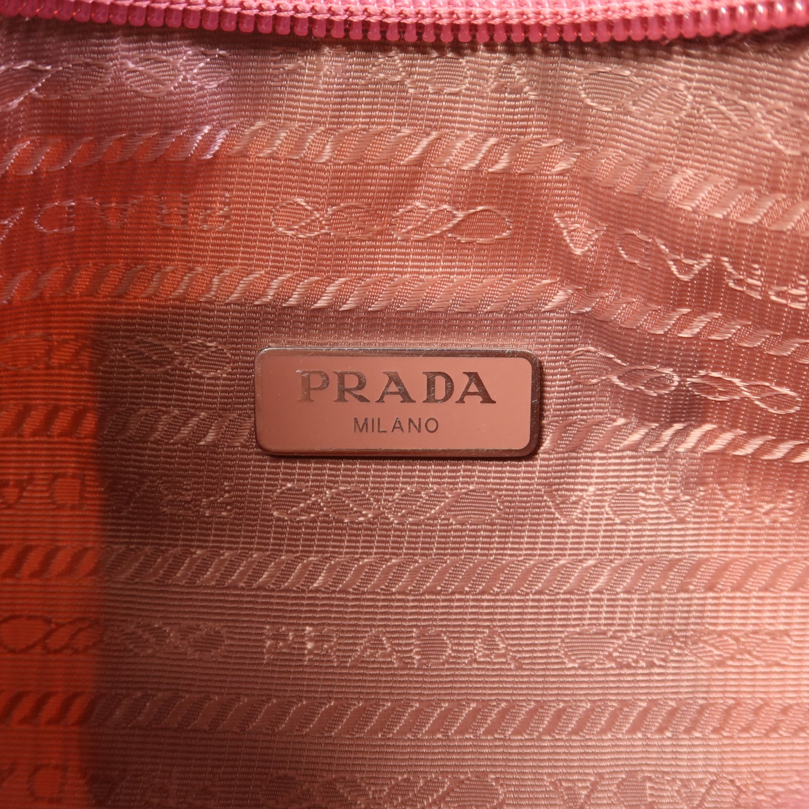 PRADA 尼龍Re-Edition 2000銀扣手挽袋
