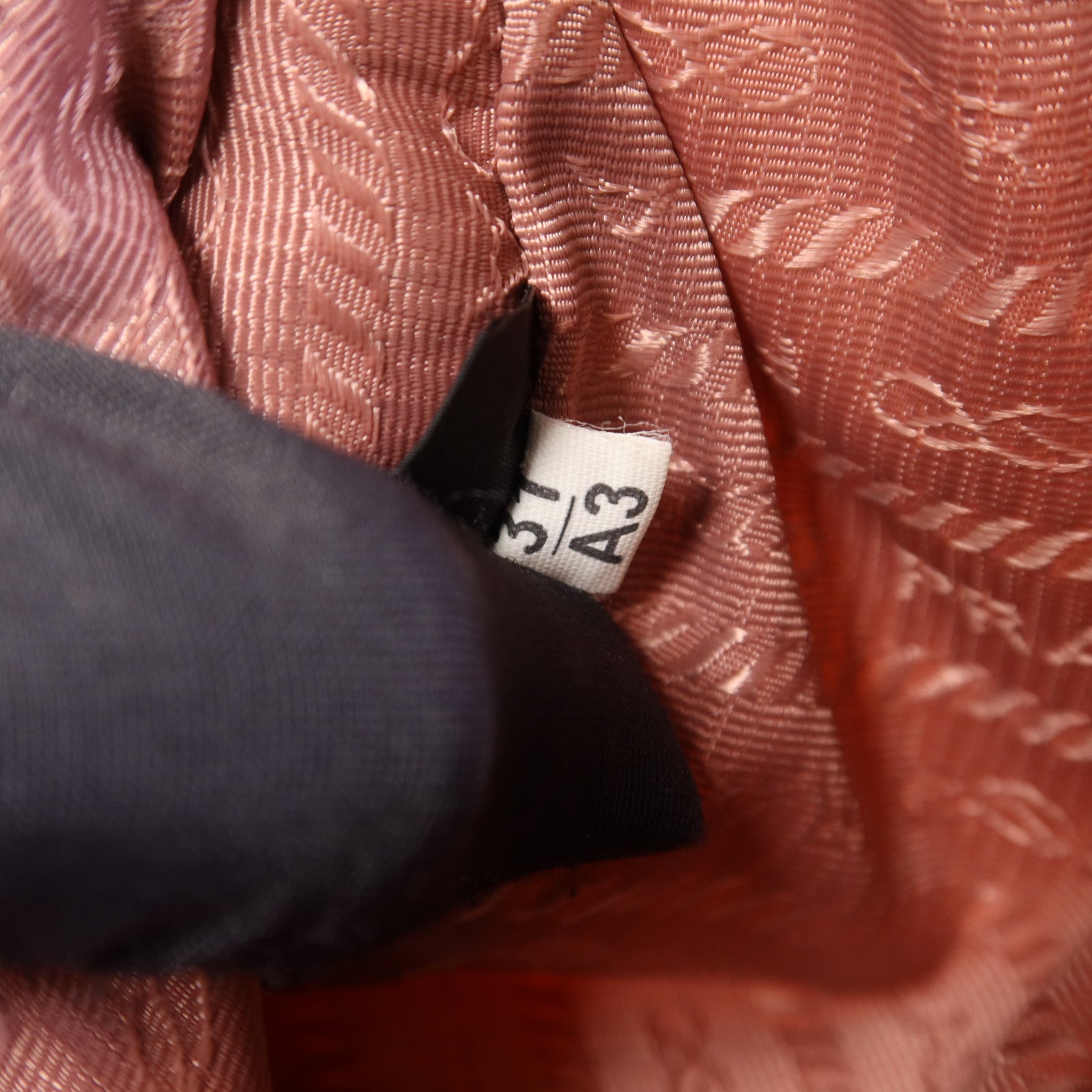 PRADA 尼龍Re-Edition 2000銀扣手挽袋