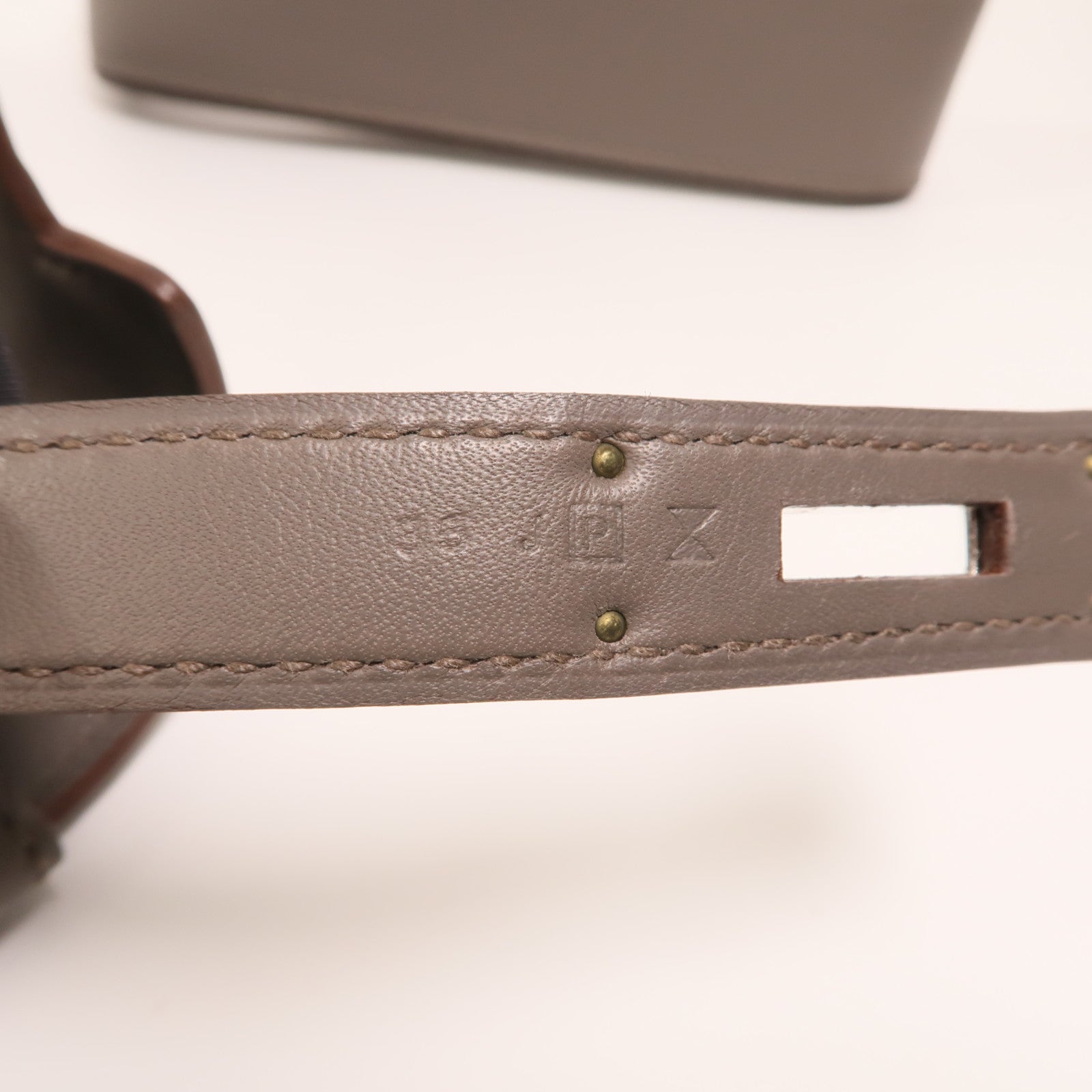 HERMES Swift皮革Berline 28銀扣肩背袋Etain