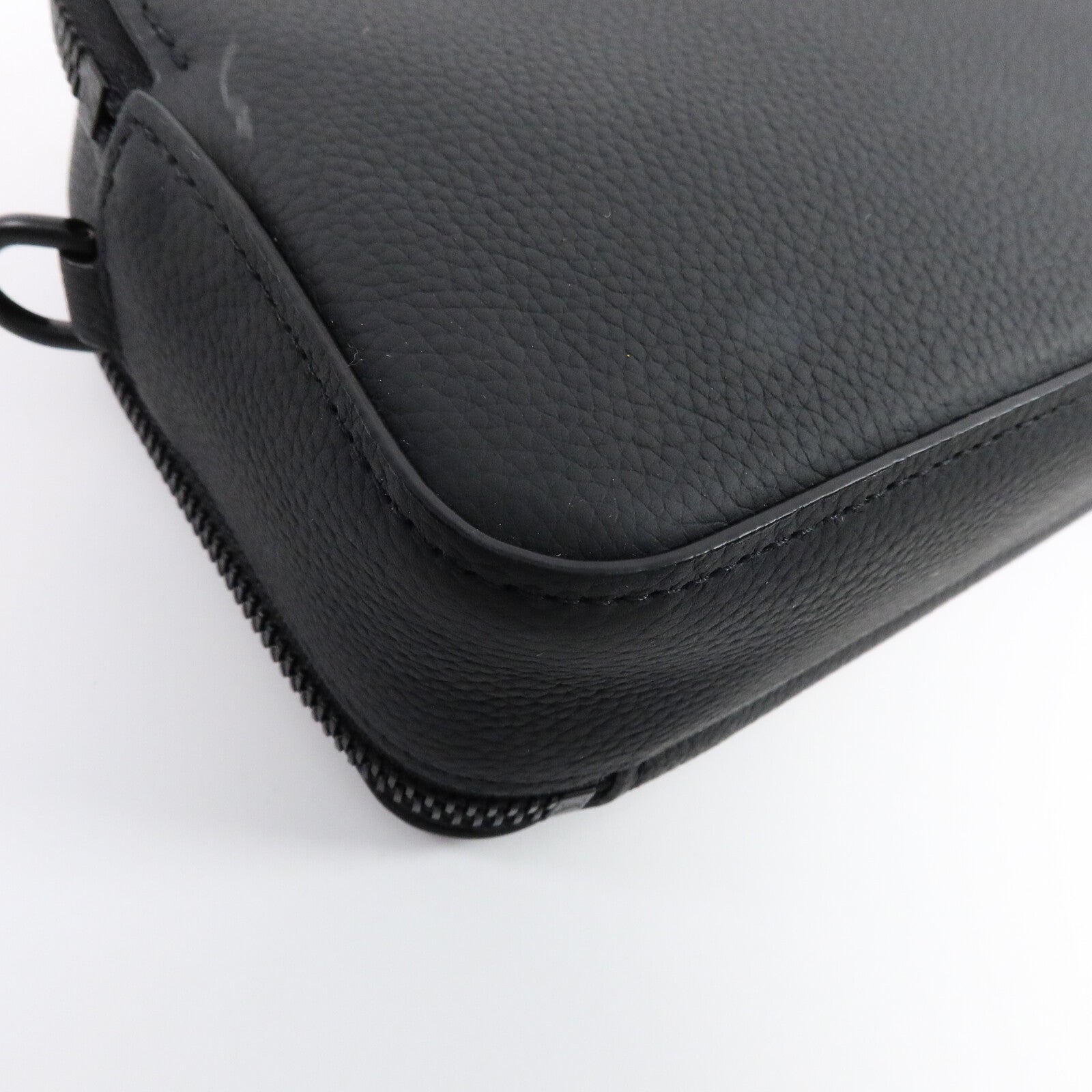LOUIS VUITTON 牛皮皮革Alpha Wearable Wallet肩背袋