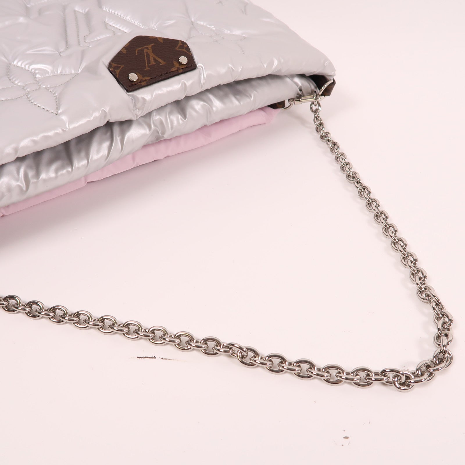 LOUIS VUITTON 【激減優惠】尼龍Recycled Nylon Maxi Multi Pochette Accessories銀扣肩背袋銀色/粉紅色