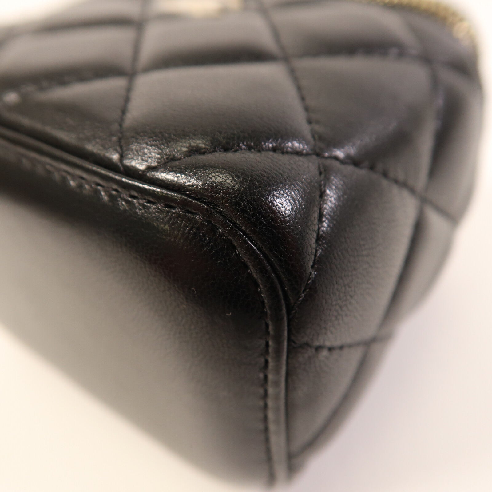 CHANEL 羊皮皮革Mini Vanity Case金扣鏈帶肩背袋