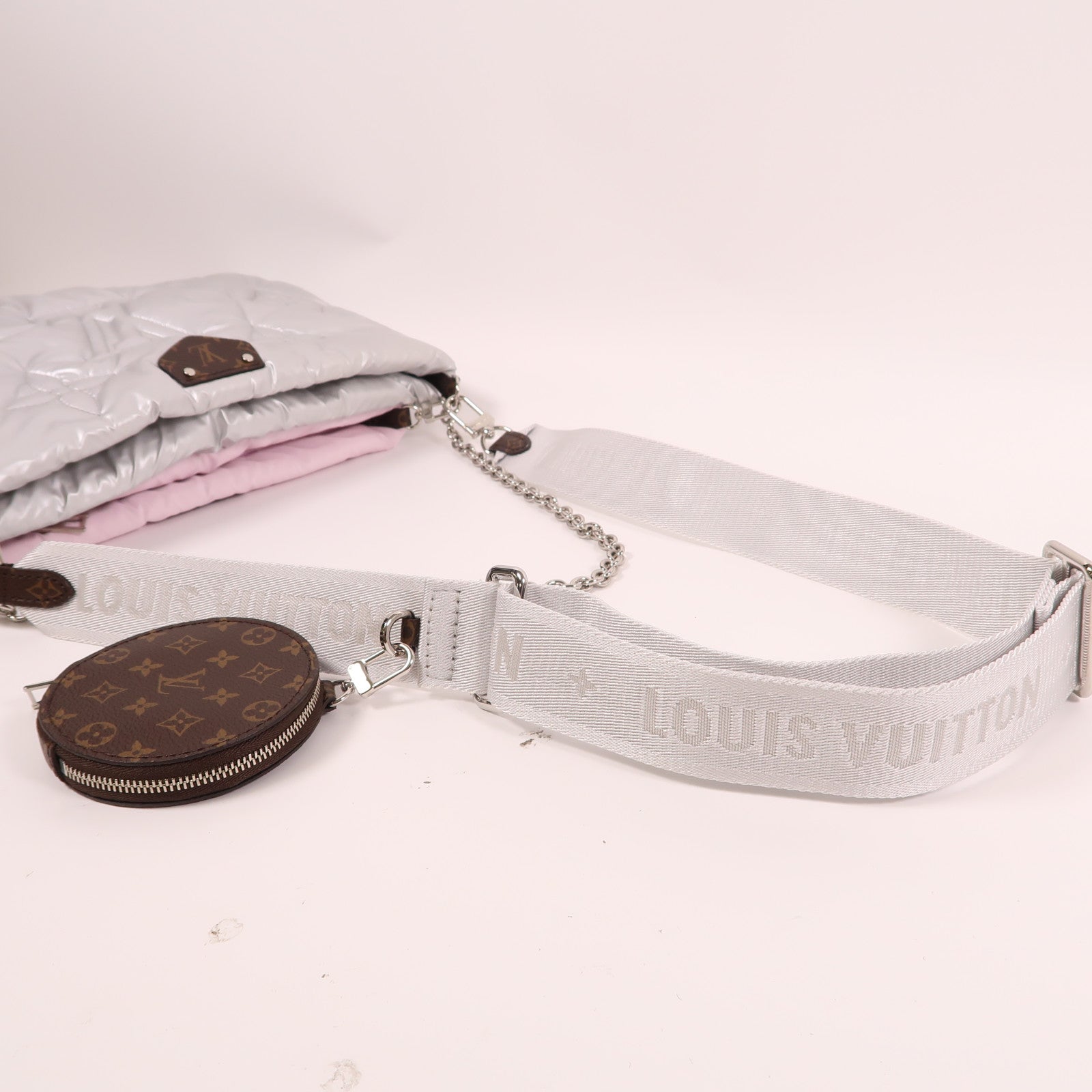 LOUIS VUITTON 【激減優惠】尼龍Recycled Nylon Maxi Multi Pochette Accessories銀扣肩背袋銀色/粉紅色