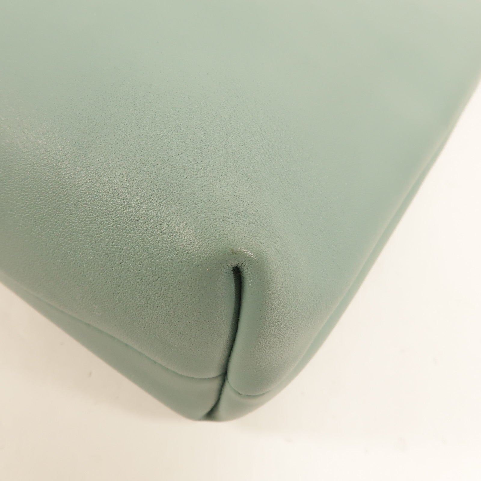 LOEWE 牛皮皮革Pebble Pouch肩背袋