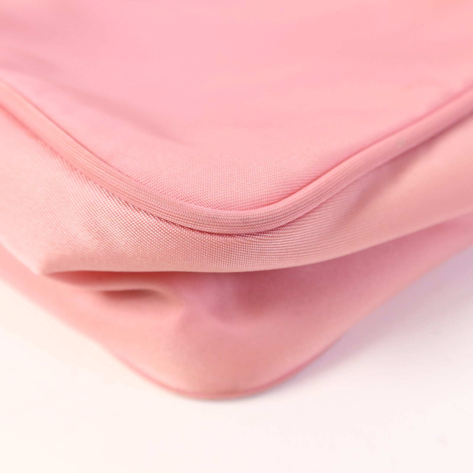 PRADA 尼龍Re-Edition 2000銀扣手挽袋