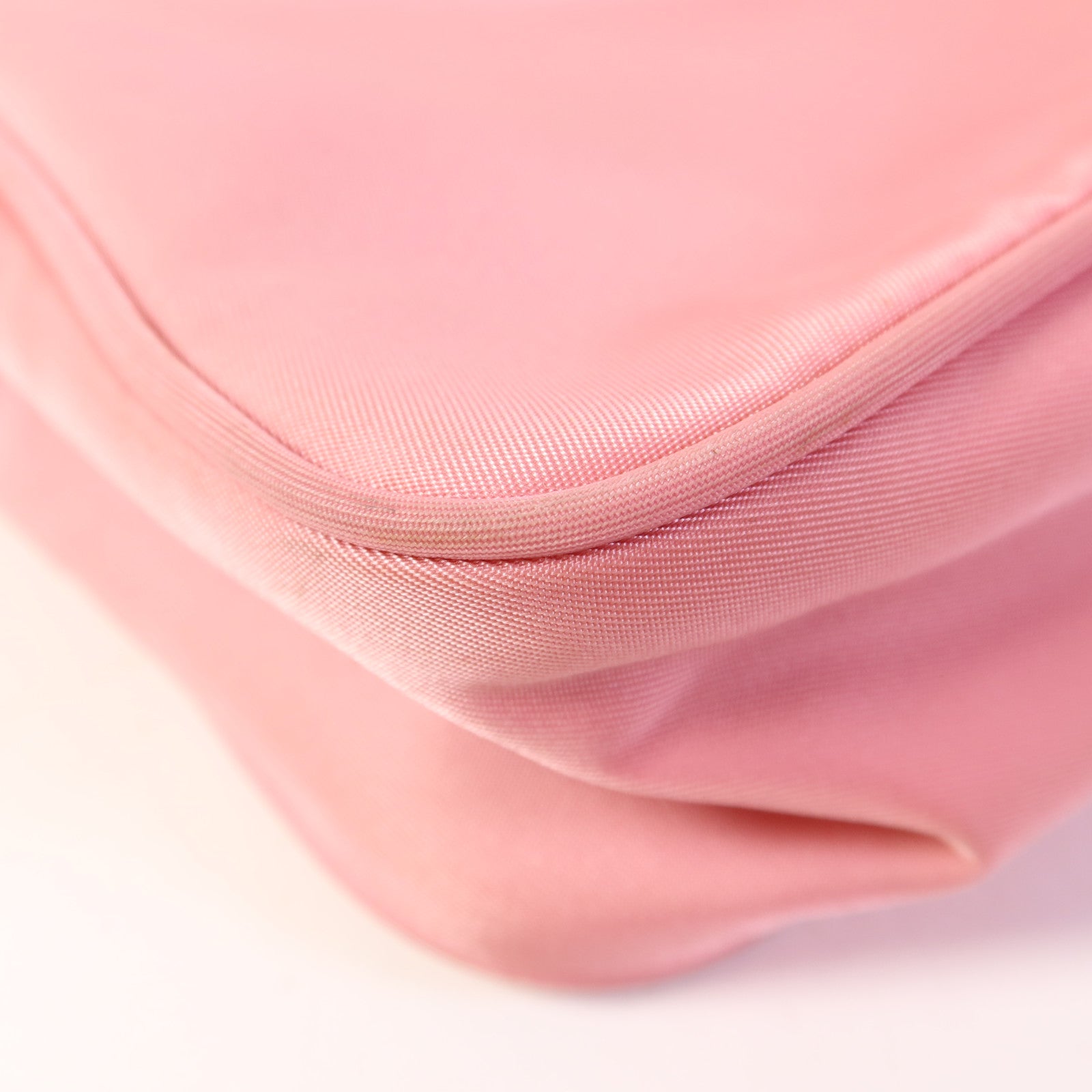 PRADA 尼龍Re-Edition 2000銀扣手挽袋