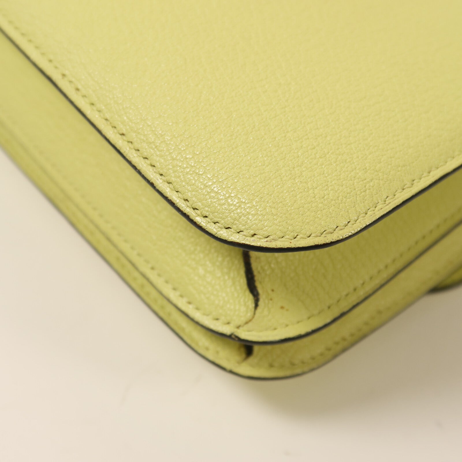 HERMES Chevre皮革Constance Mini銀扣肩背袋Jaune Bourgeon