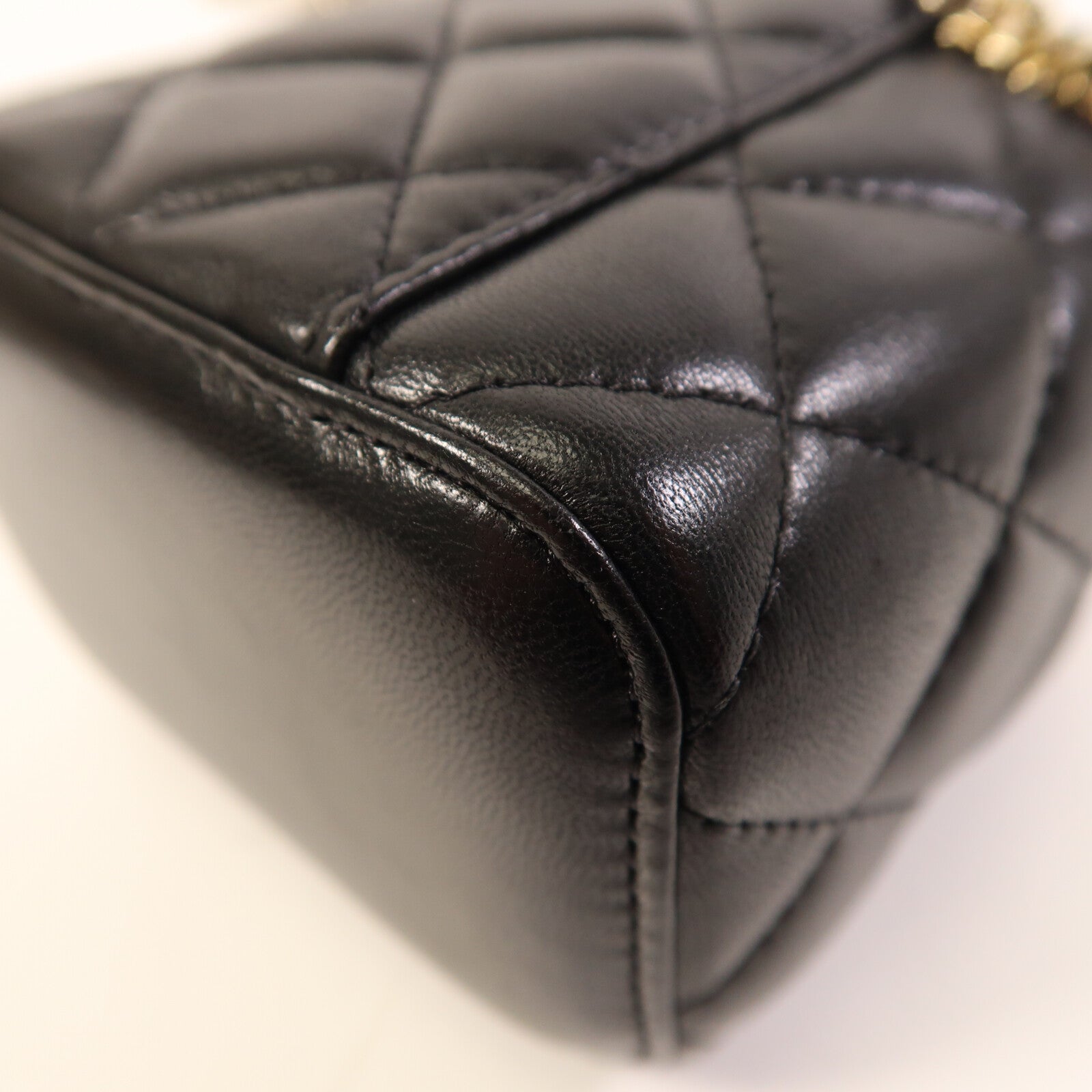 CHANEL 羊皮皮革Mini Vanity Case金扣鏈帶肩背袋