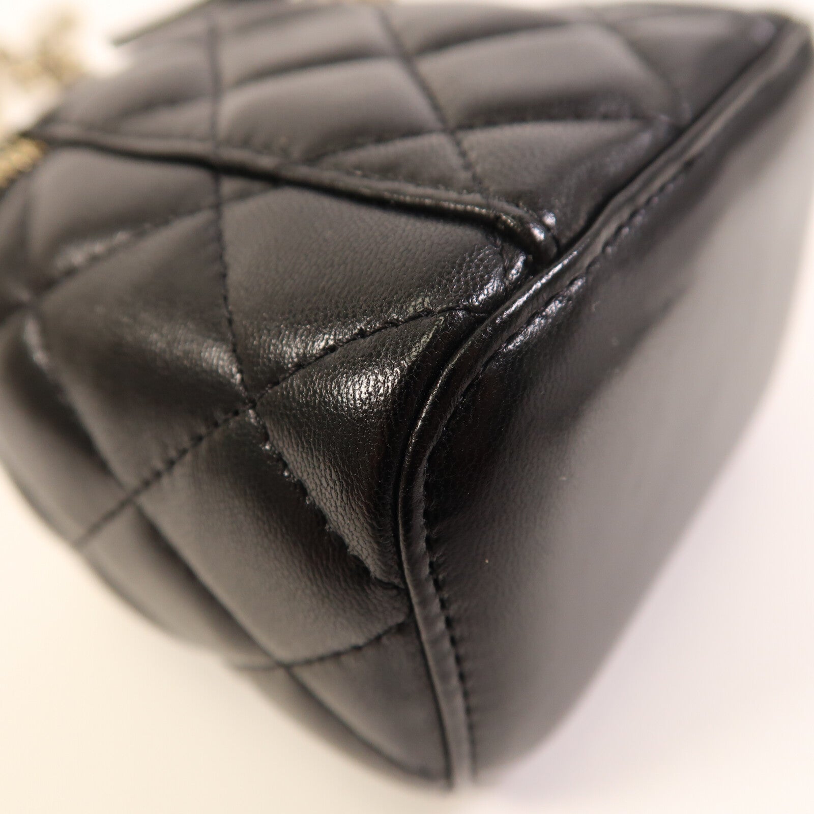 CHANEL 羊皮皮革Mini Vanity Case金扣鏈帶肩背袋