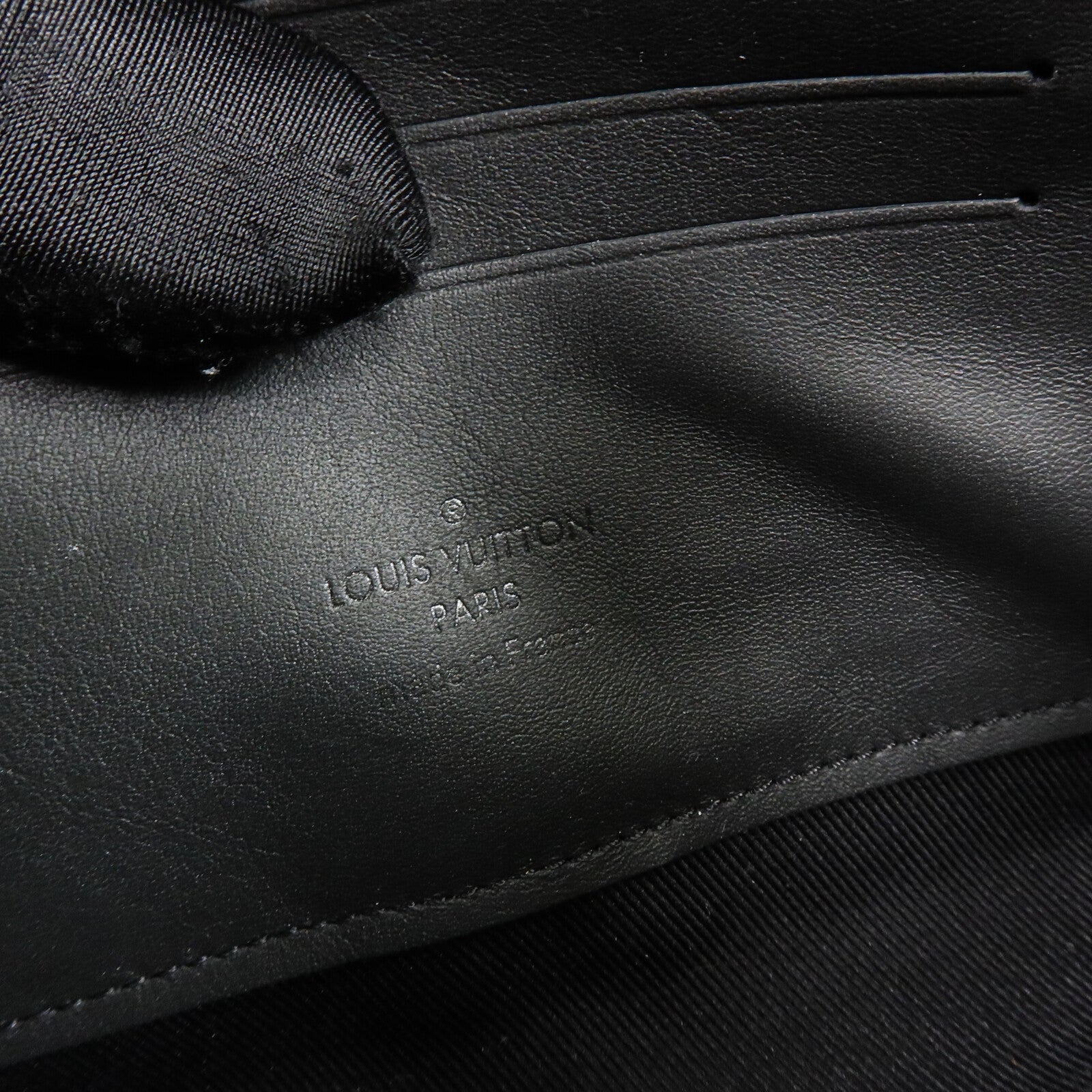 LOUIS VUITTON 牛皮皮革Alpha Wearable Wallet肩背袋