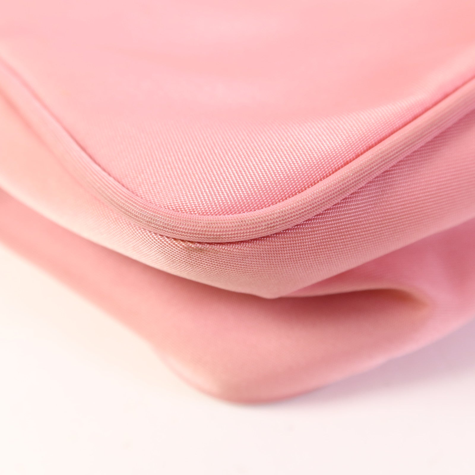 PRADA 尼龍Re-Edition 2000銀扣手挽袋