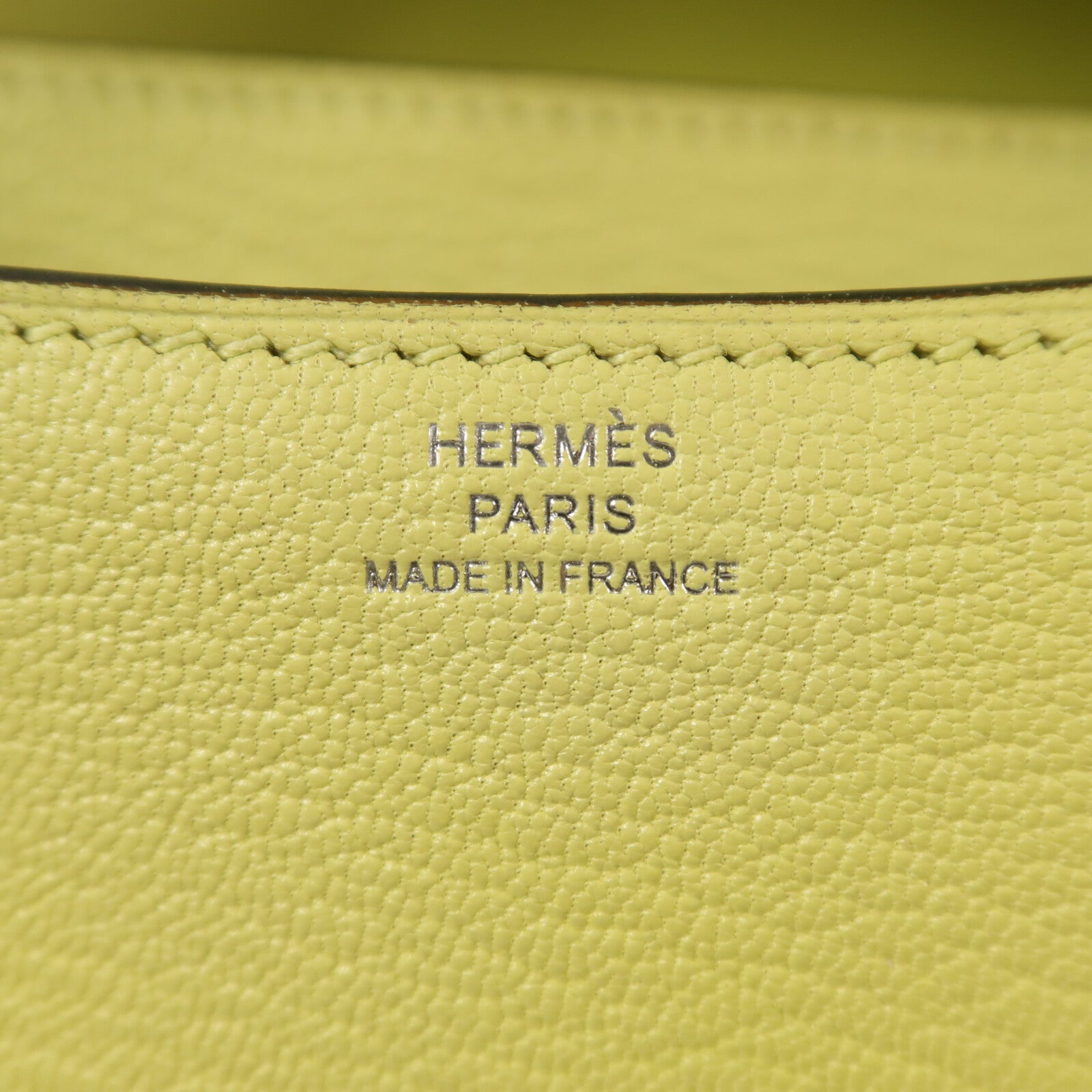 HERMES Chevre皮革Constance Mini銀扣肩背袋Jaune Bourgeon