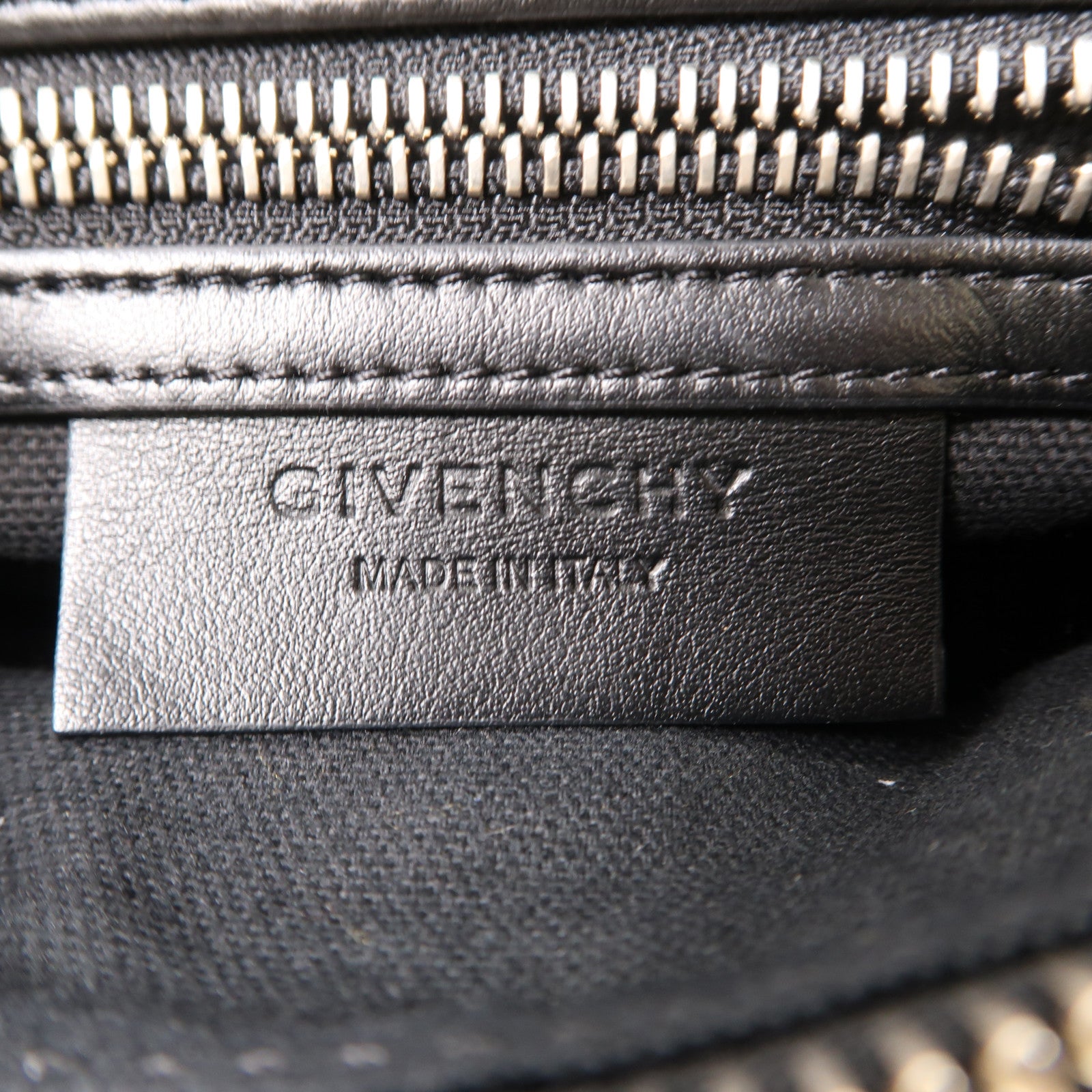 GIVENCHY 牛皮皮革Mini Pandora銀扣肩背袋黑色