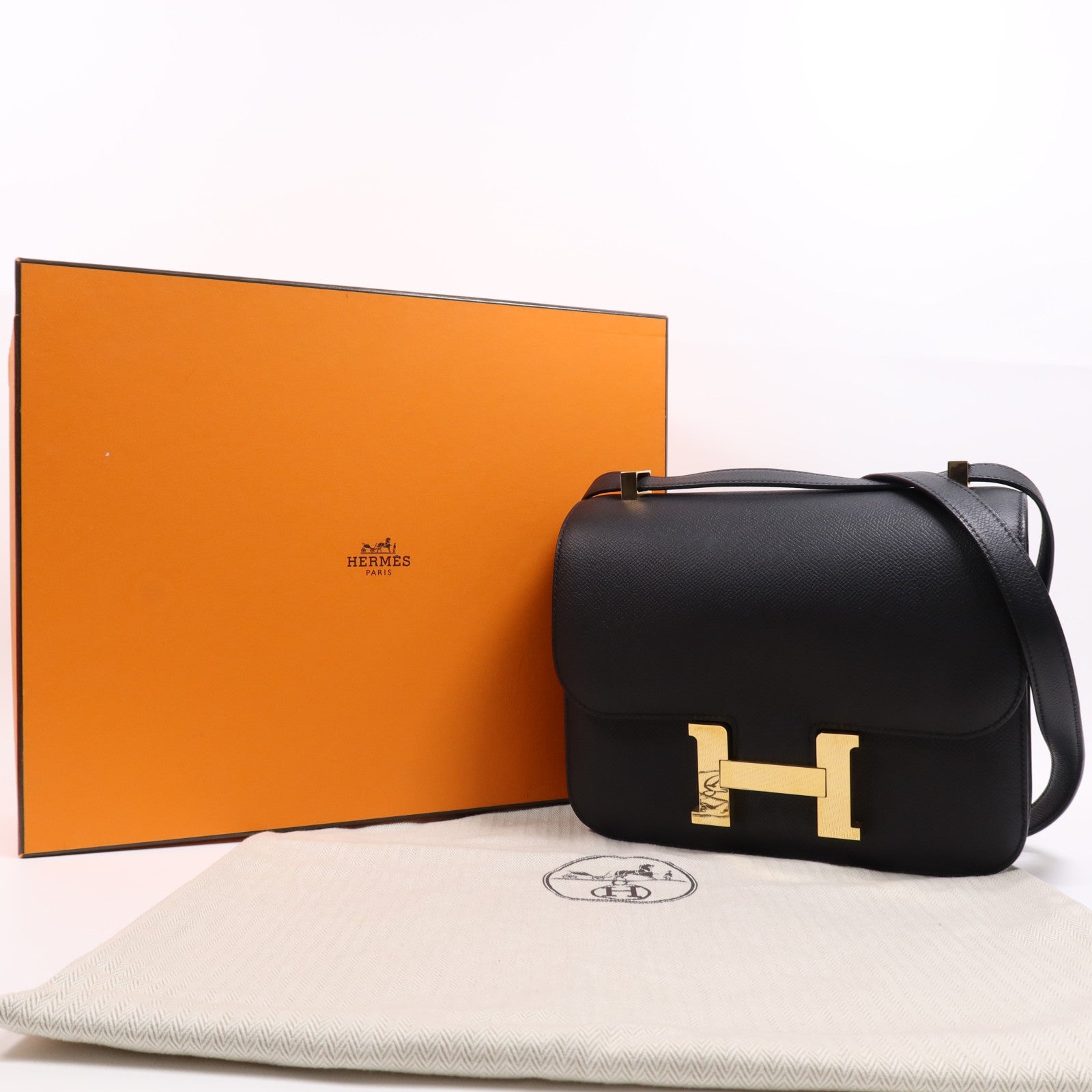 HERMES Epsom皮革Constance 24金扣肩背袋Noir