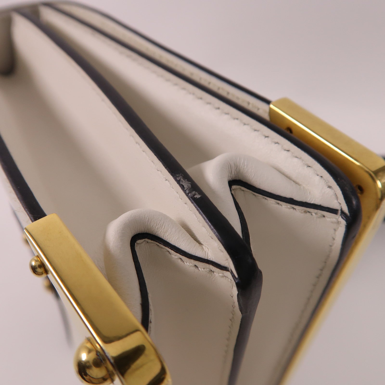 PRADA 皮革Cahier金扣肩背袋