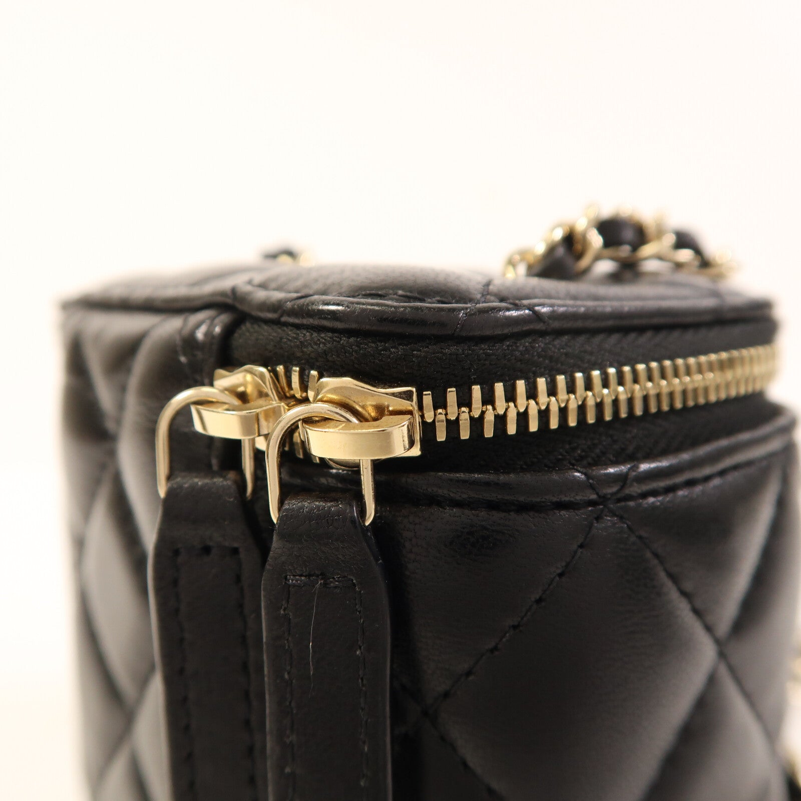 CHANEL 羊皮皮革Mini Vanity Case金扣鏈帶肩背袋