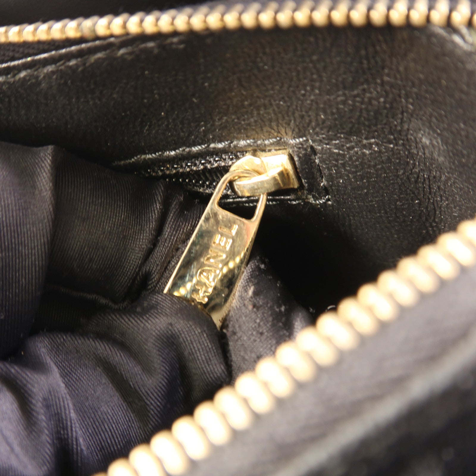 CHANEL 牛皮皮革Vintage Shoulder Bag金扣肩背袋