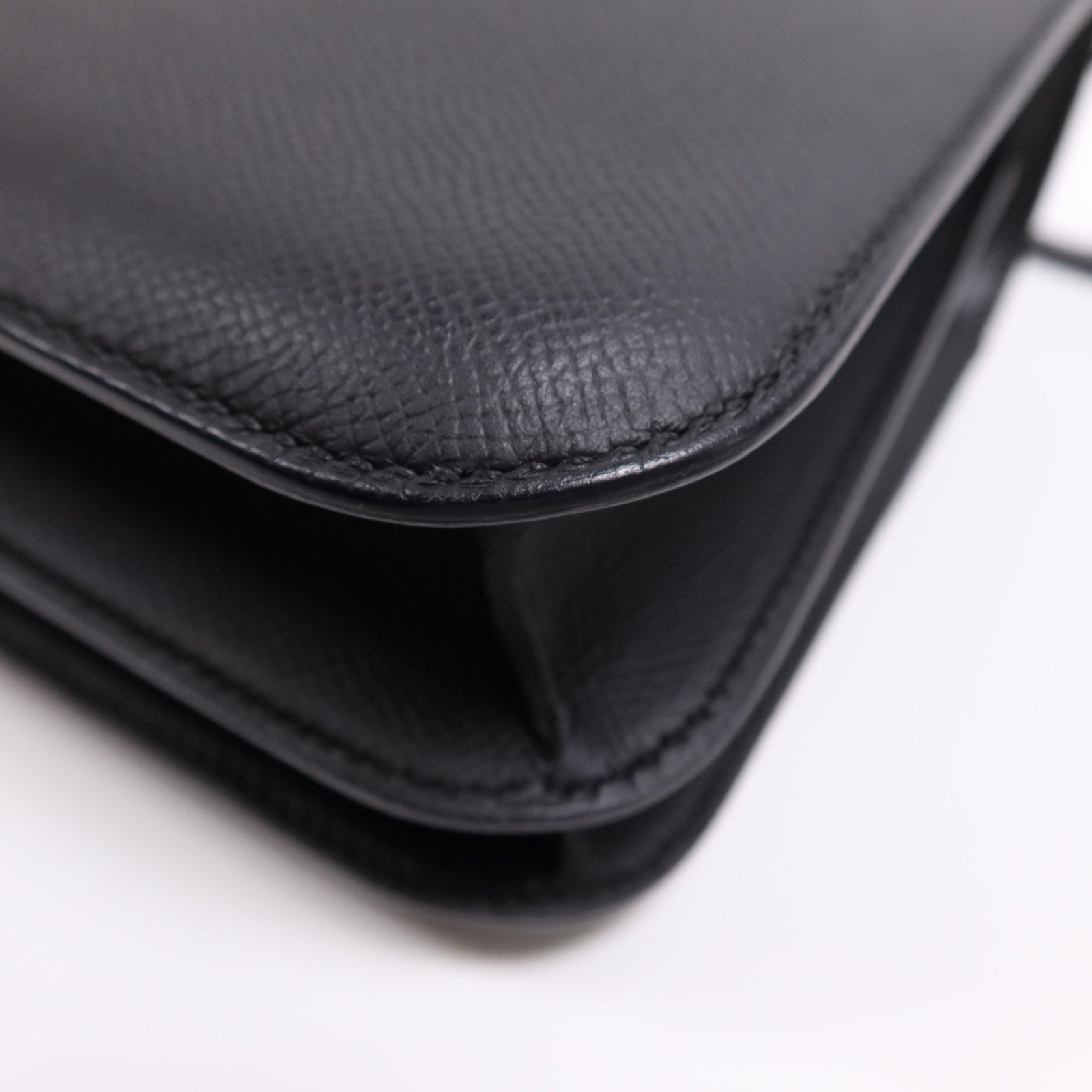 HERMES Epsom皮革Constance 24金扣肩背袋Noir