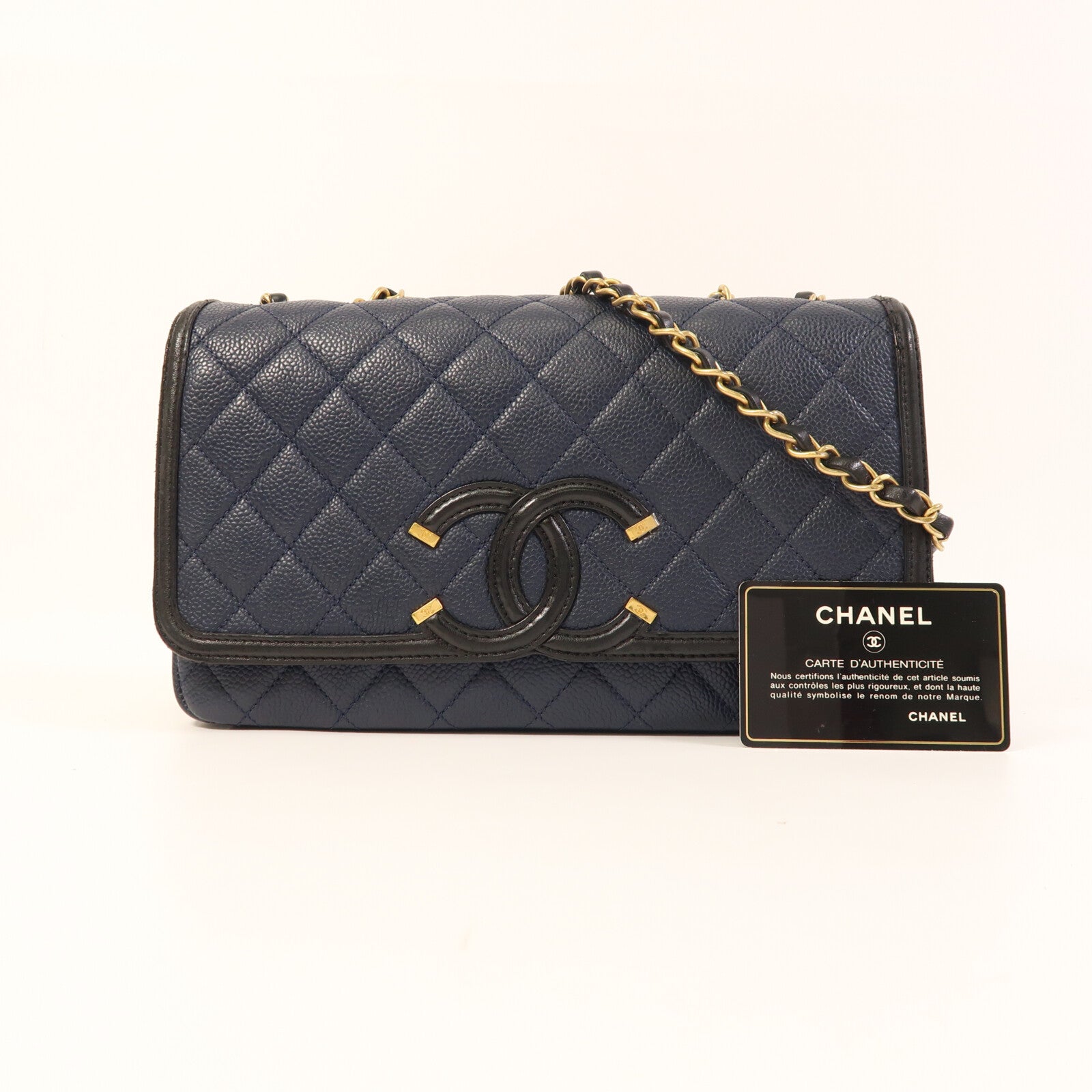 CHANEL 牛皮皮革Filigree Flap金扣鏈帶肩背袋