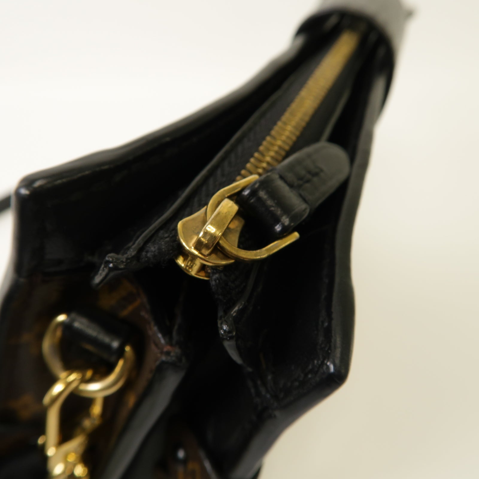 LOUIS VUITTON 【激減優惠】Monogram Reverse Trunk Clutch金扣肩背袋啡色/黑色