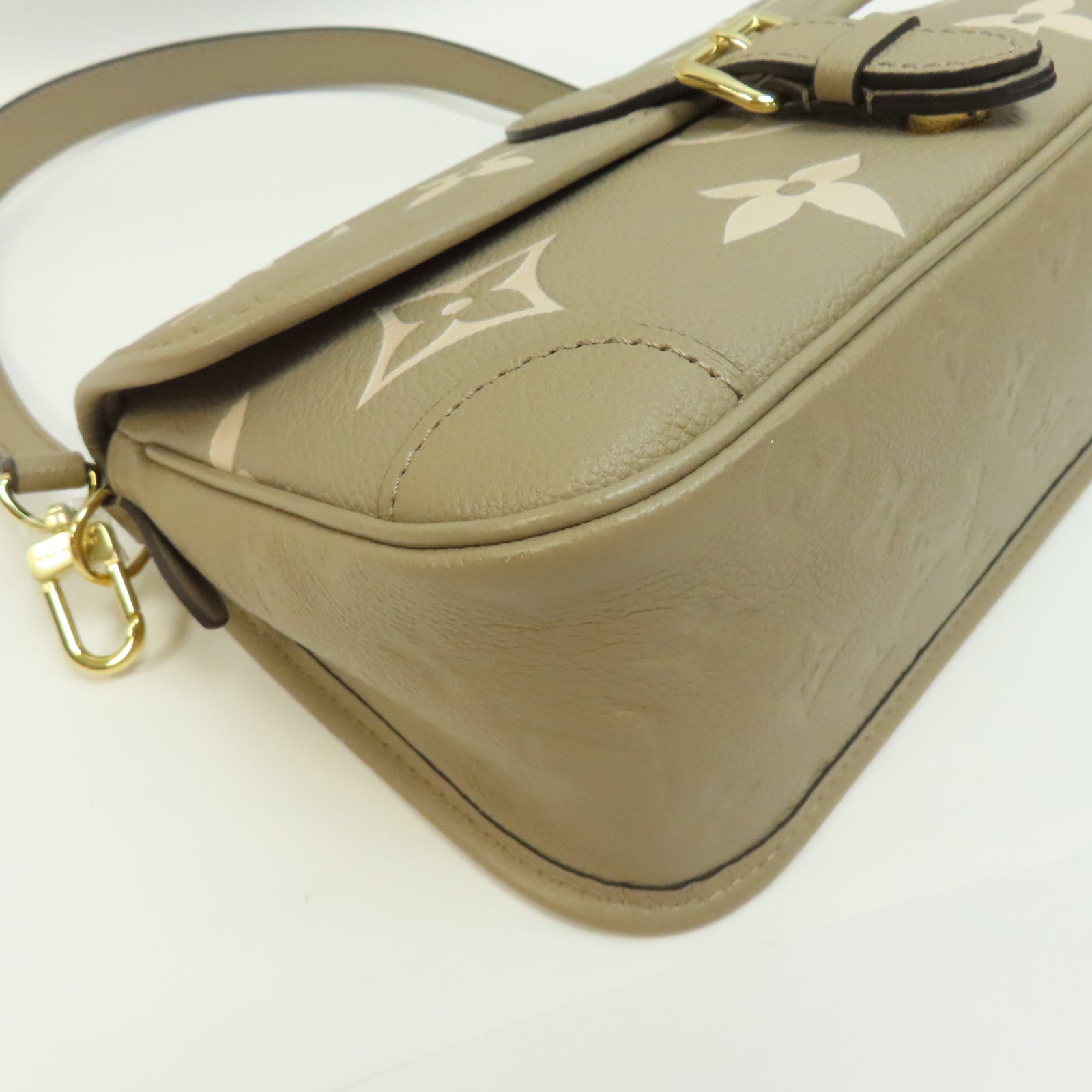 LOUIS VUITTON Monogram Empereinte Diane金扣肩背袋米色