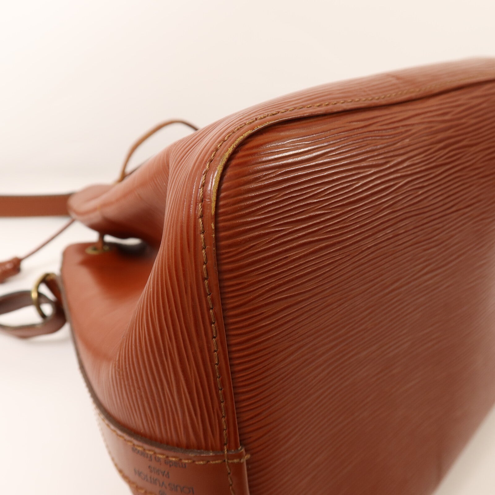 LOUIS VUITTON Epi Petit Noe金扣肩背袋