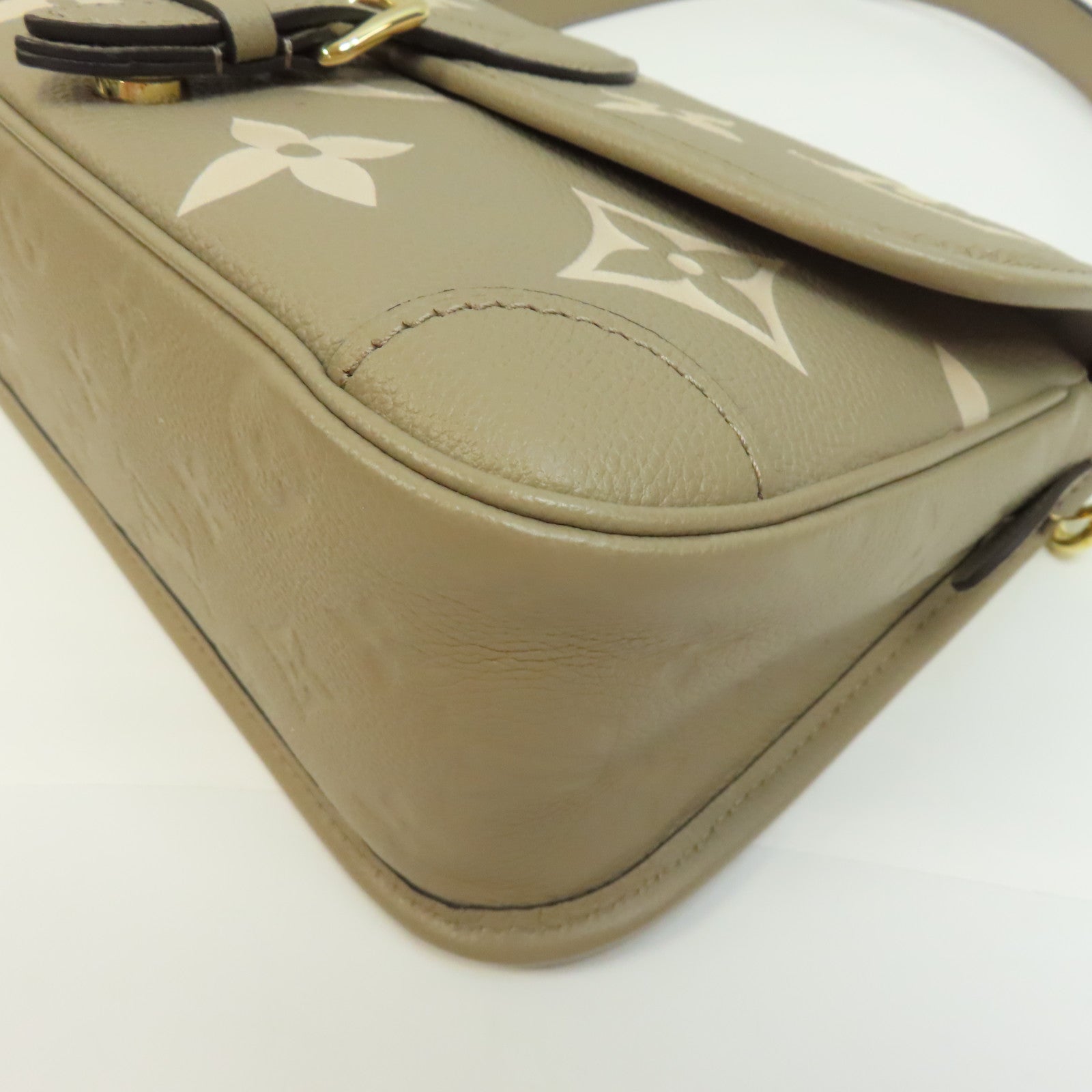 LOUIS VUITTON Monogram Empereinte Diane金扣肩背袋米色