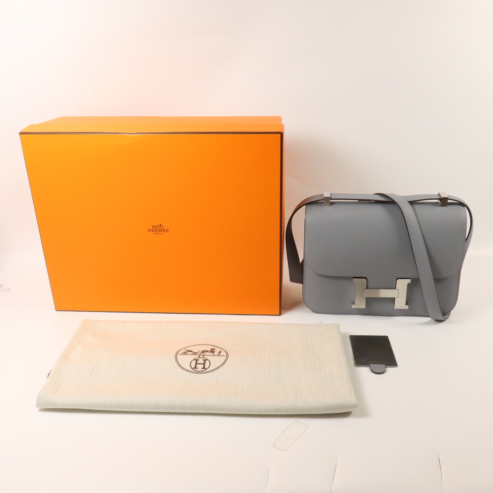 HERMES Epsom皮革Constance 24肩背袋Gris Pantin