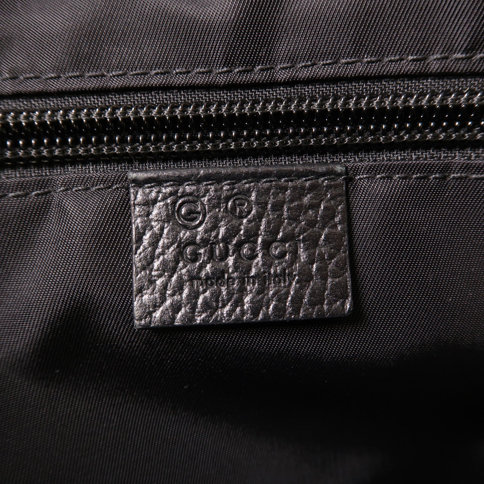 GUCCI 尼龍Shoulder Bag銀扣肩背袋黑色
