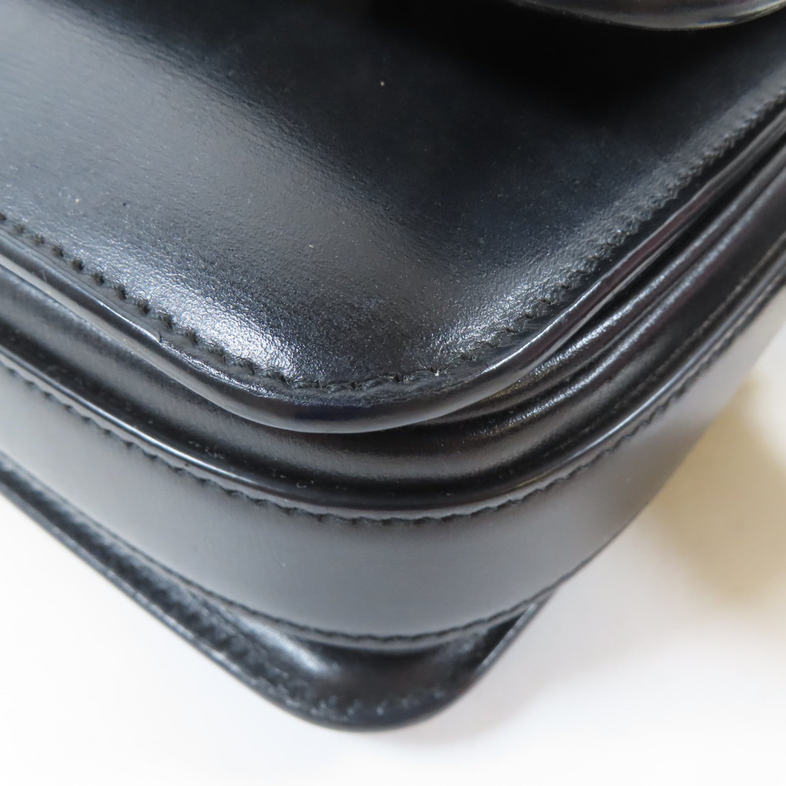 YVES SAINT LAURENT 牛皮皮革Shoulder Bag金扣肩背袋黑色