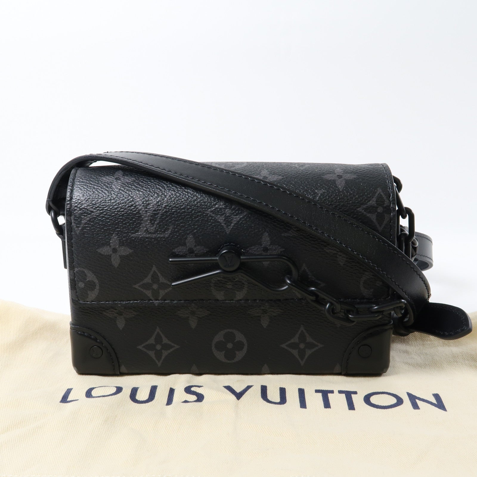 LOUIS VUITTON Monogram Eclipse Steamer Wearable Wallet肩背袋黑色