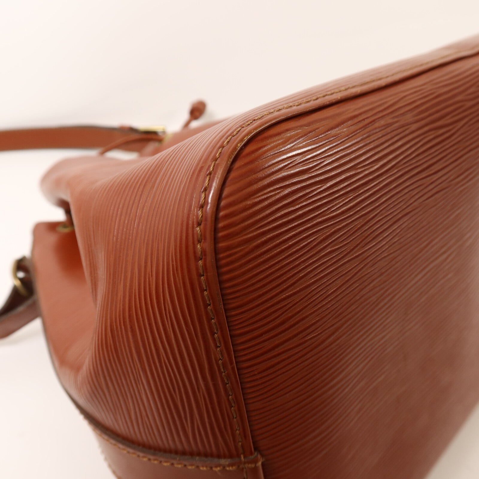 LOUIS VUITTON Epi Petit Noe金扣肩背袋