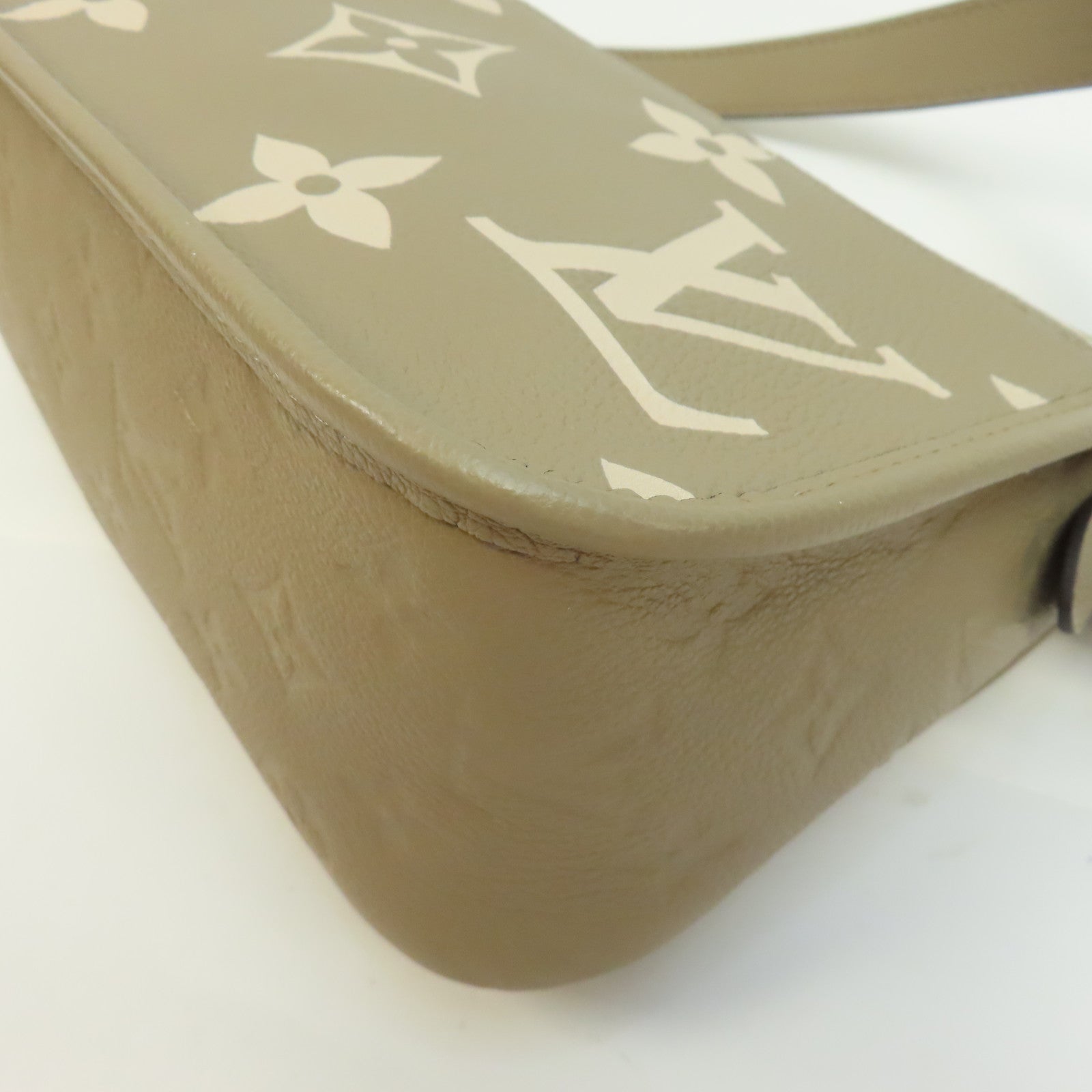 LOUIS VUITTON Monogram Empereinte Diane金扣肩背袋米色