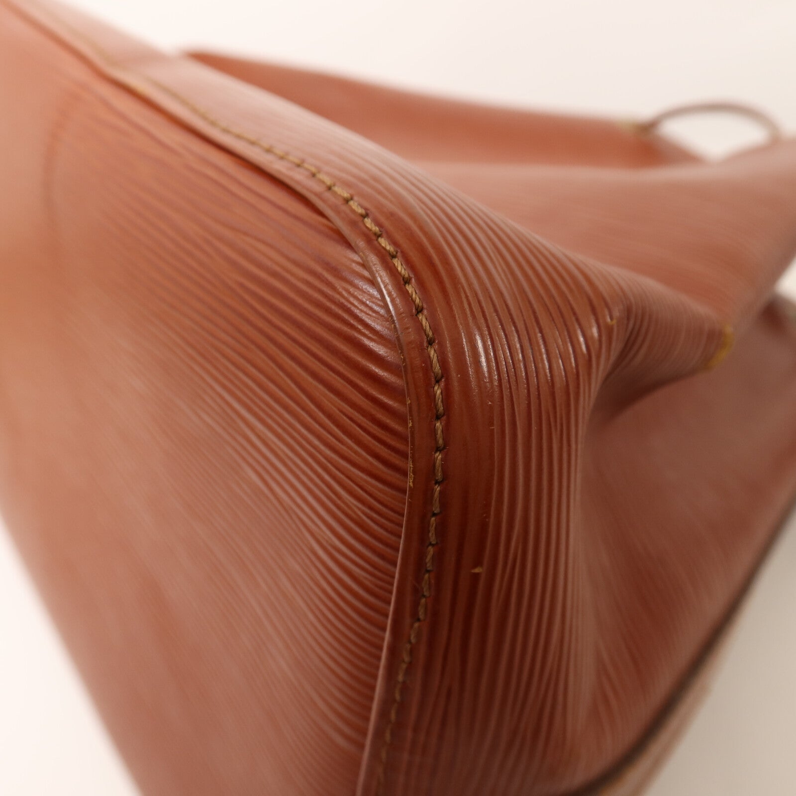 LOUIS VUITTON Epi Petit Noe金扣肩背袋